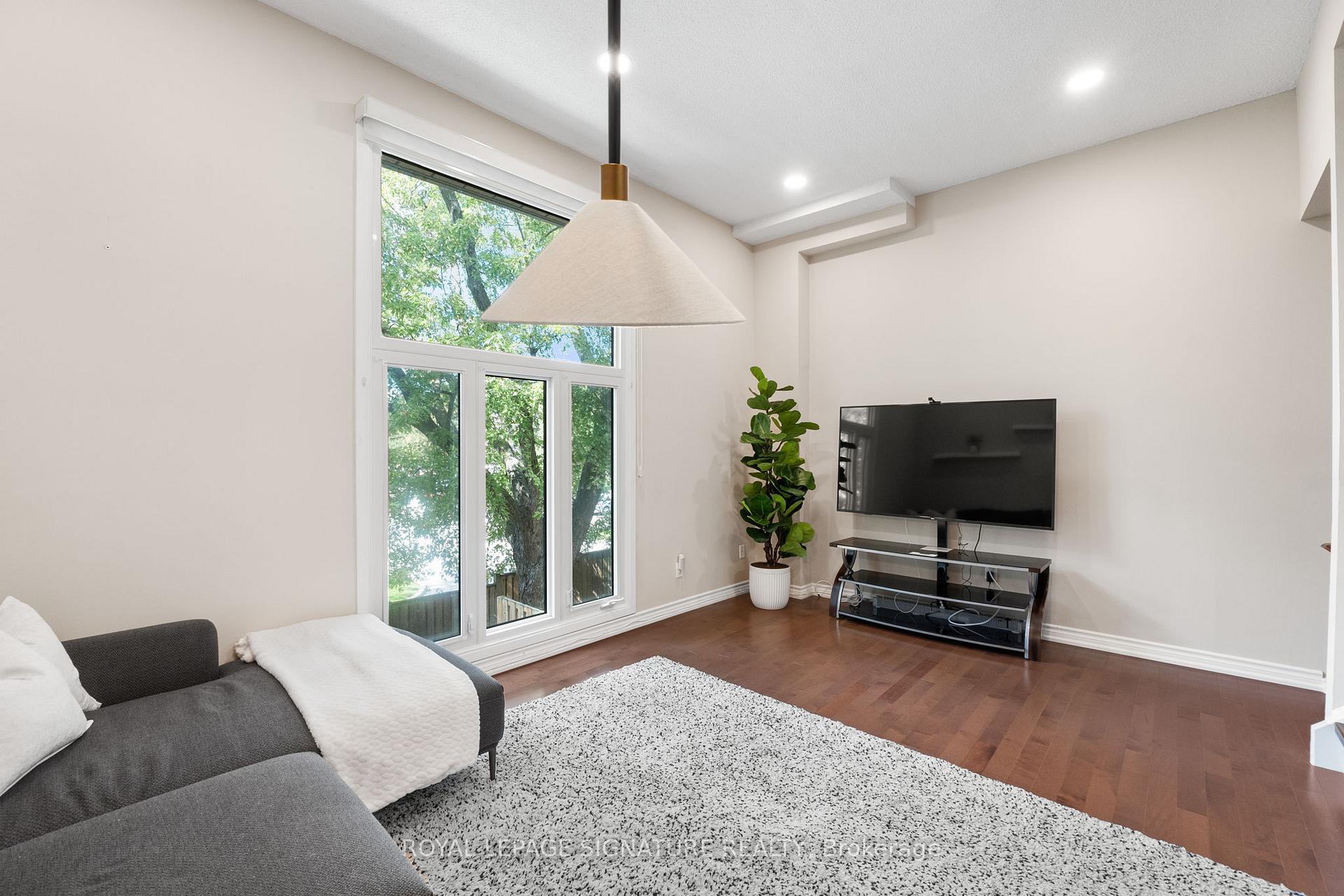 Photo 3 of 10 Thatcher's Mill Way, Markham, Bullock — HOMEH