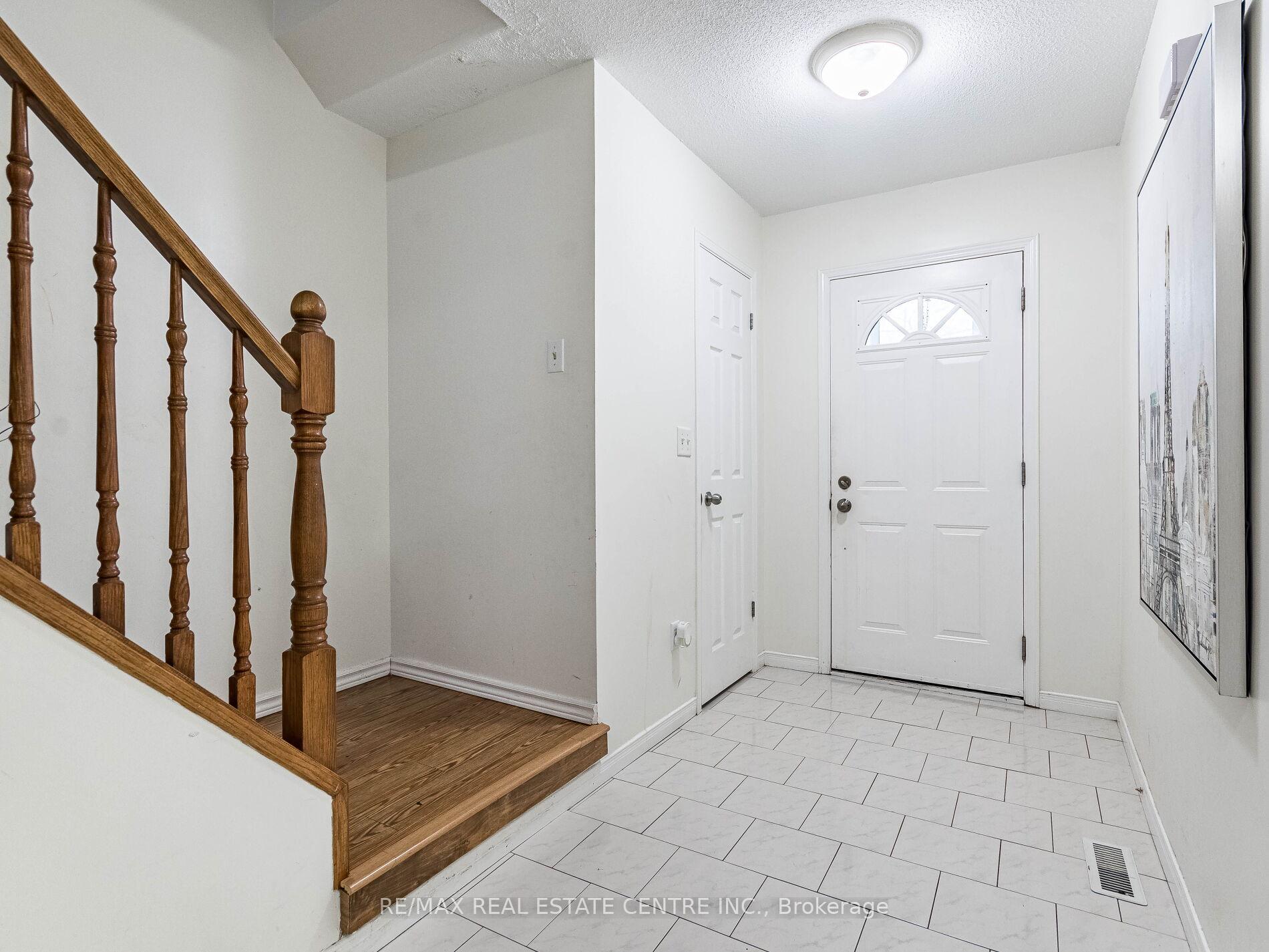 Photo 6 of Unit 58, 1 Royalwood Crescent E, Hamilton, Stoney Creek — HOMEH