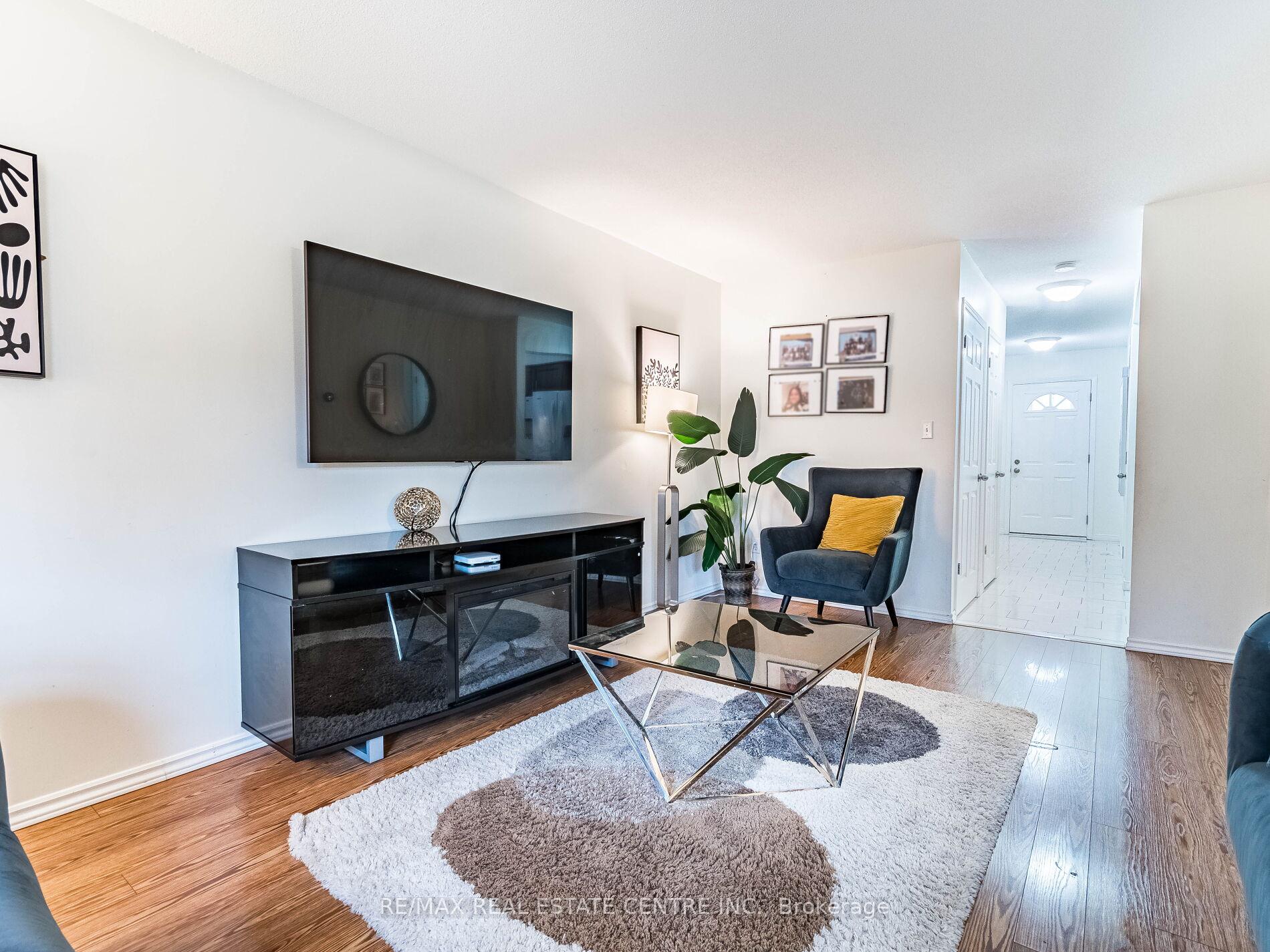 Photo 8 of Unit 58, 1 Royalwood Crescent E, Hamilton, Stoney Creek — HOMEH
