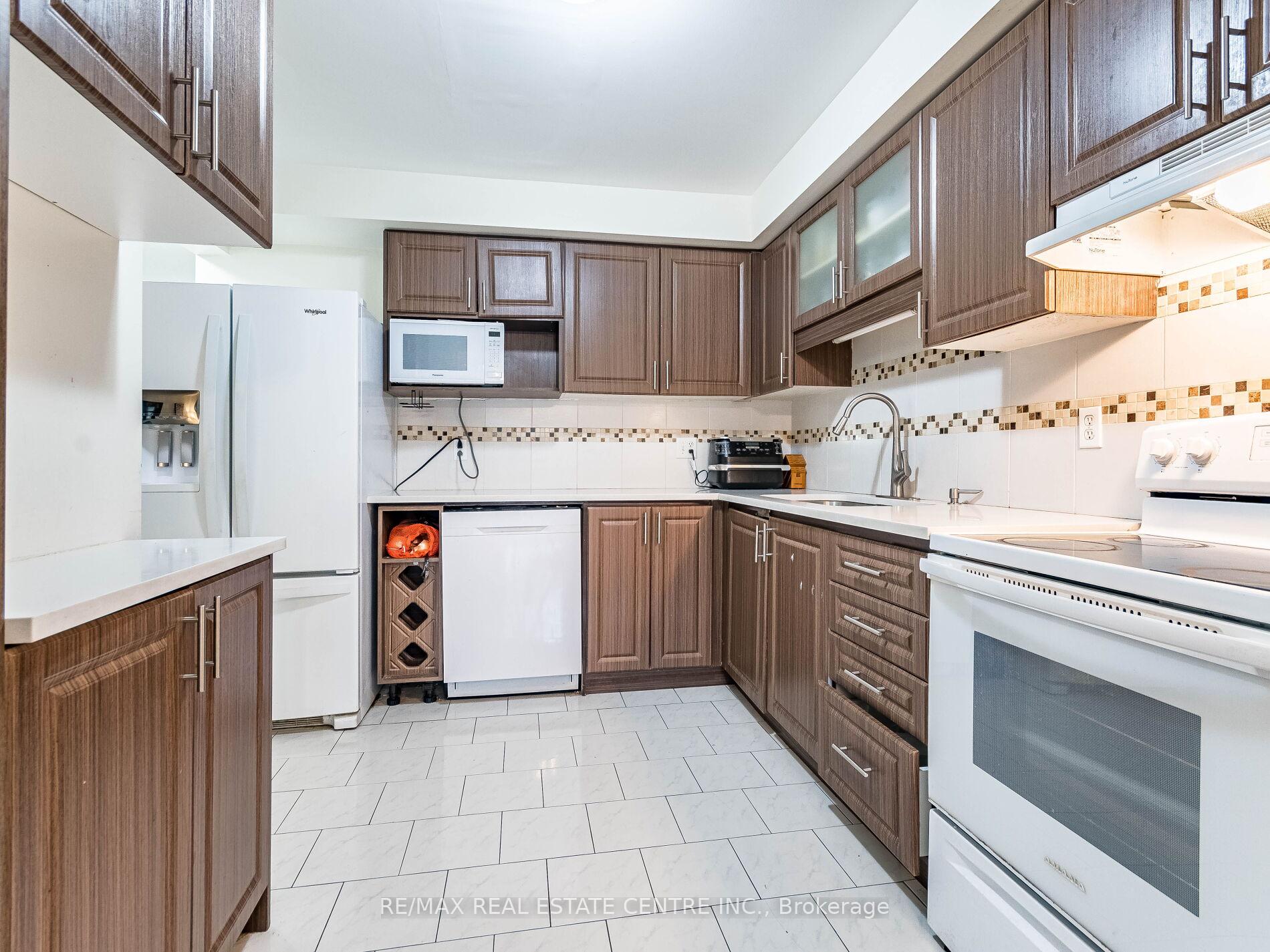 Photo 13 of Unit 58, 1 Royalwood Crescent E, Hamilton, Stoney Creek — HOMEH