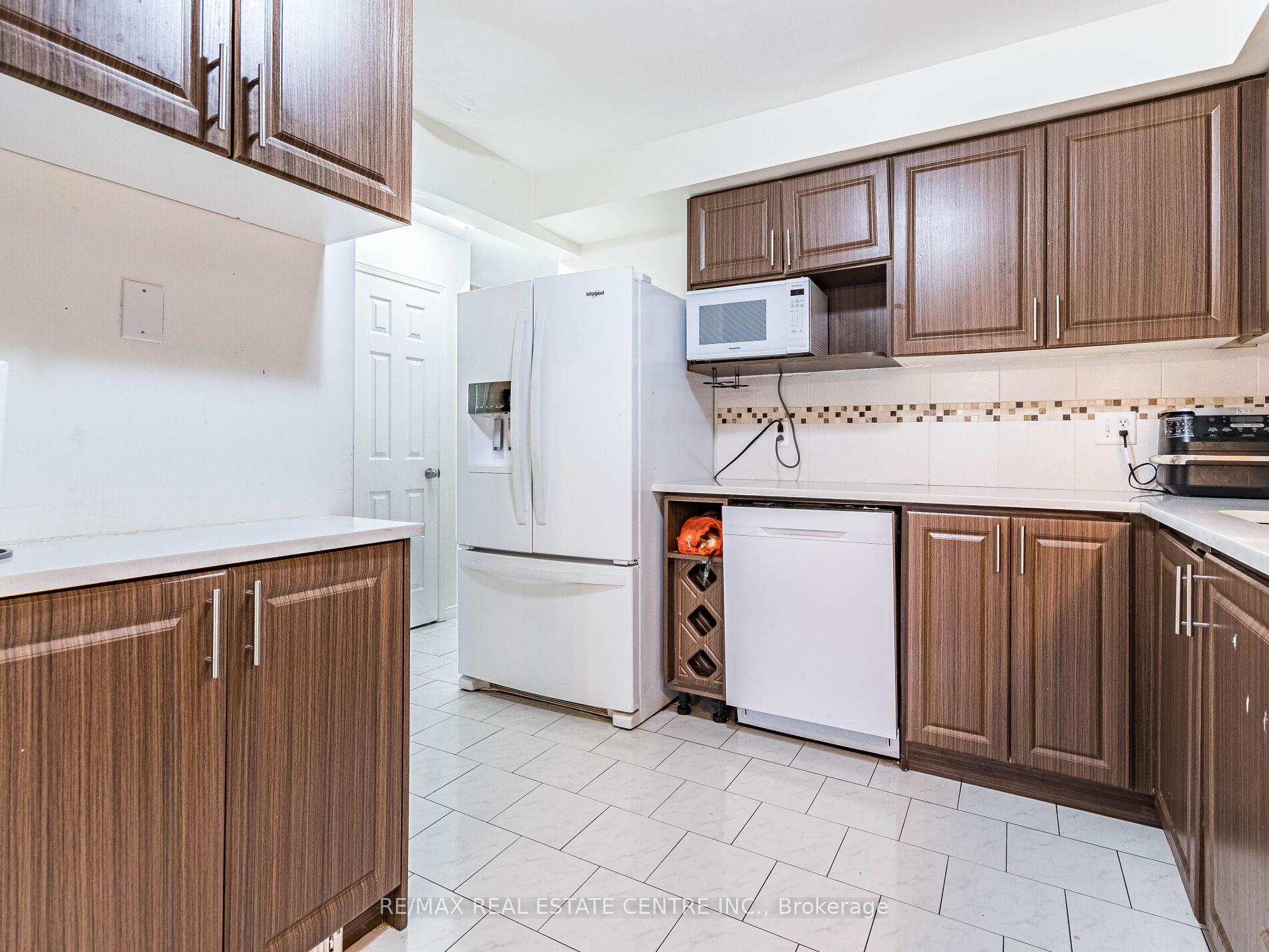 Photo 14 of Unit 58, 1 Royalwood Crescent E, Hamilton, Stoney Creek — HOMEH