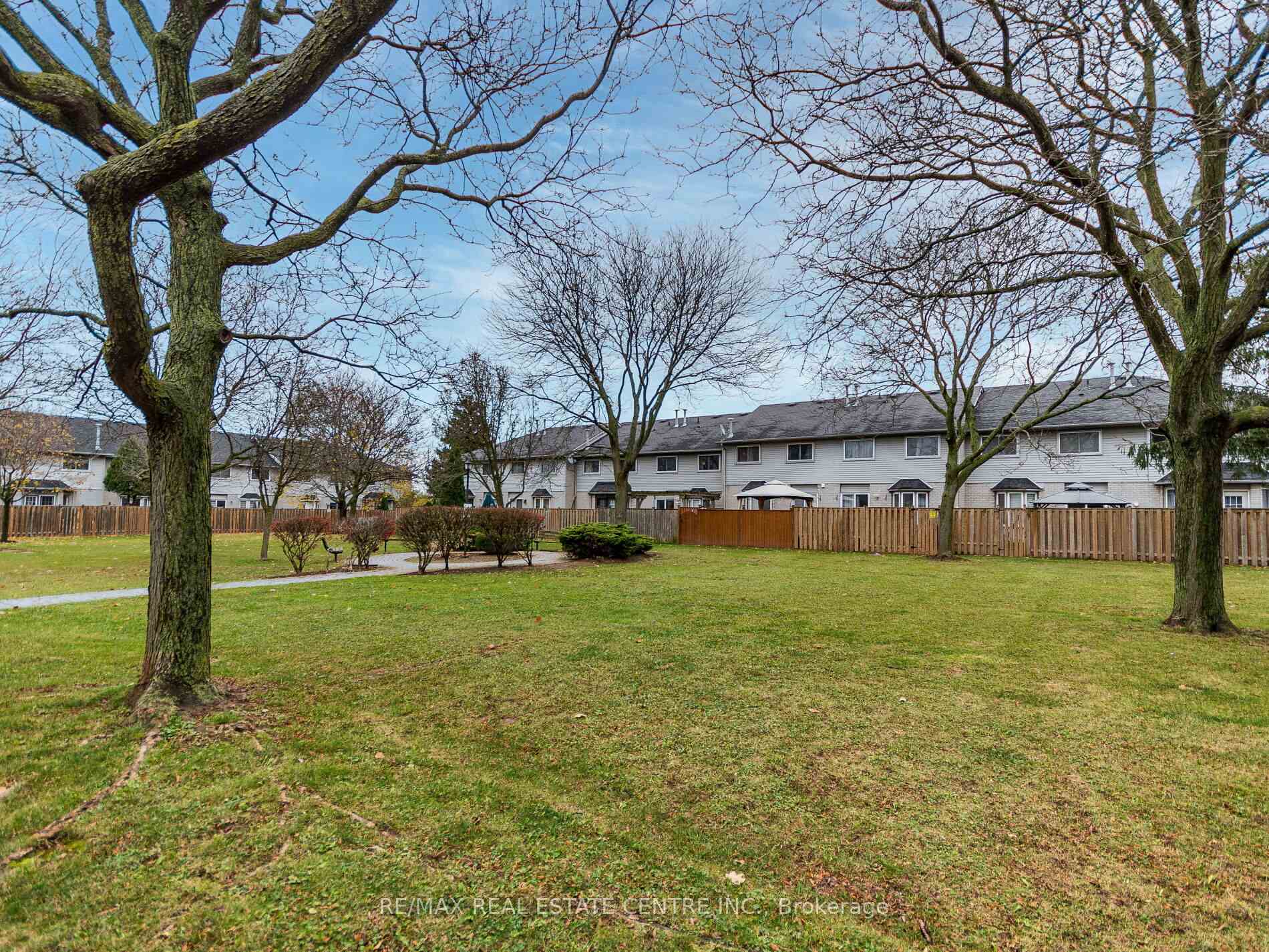 Photo 36 of Unit 58, 1 Royalwood Crescent E, Hamilton, Stoney Creek — HOMEH