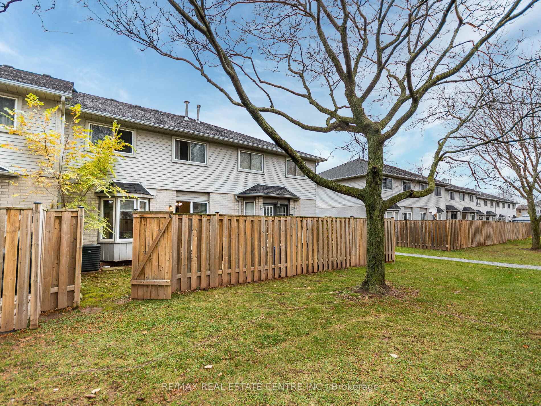 Photo 37 of Unit 58, 1 Royalwood Crescent E, Hamilton, Stoney Creek — HOMEH