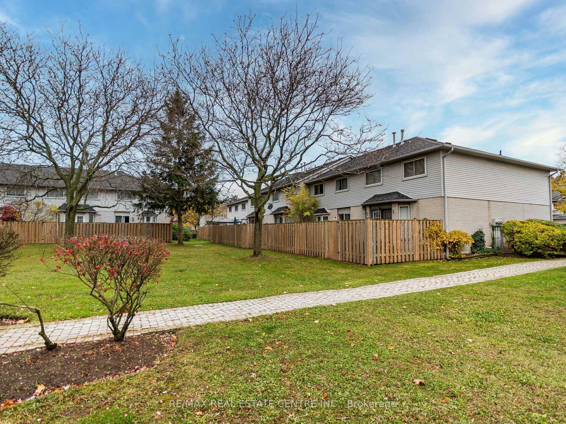 Photo 39 of Unit 58, 1 Royalwood Crescent E, Hamilton, Stoney Creek — HOMEH