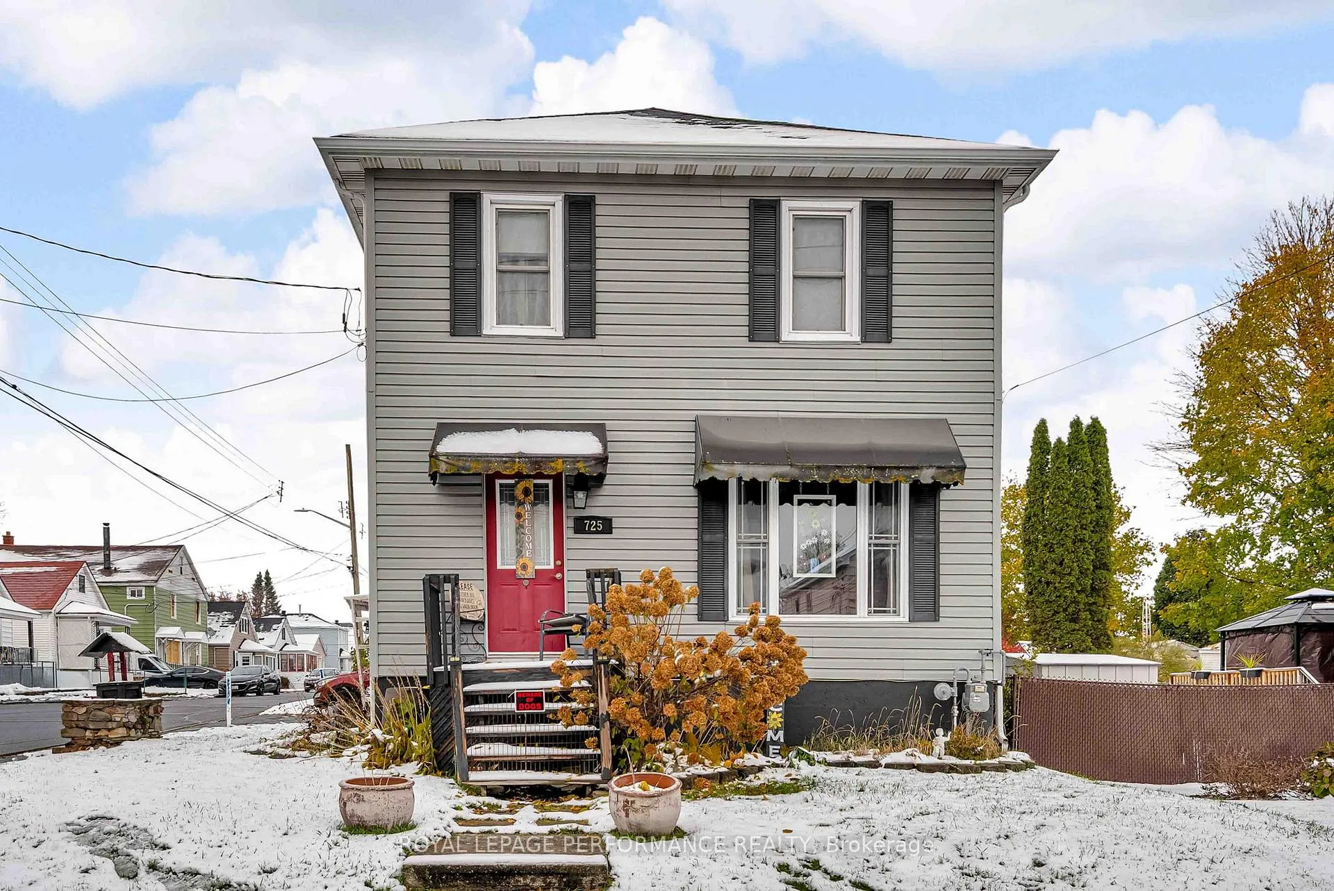 Photo 2 of 725 Gloucester Street N, Cornwall — HOMEH