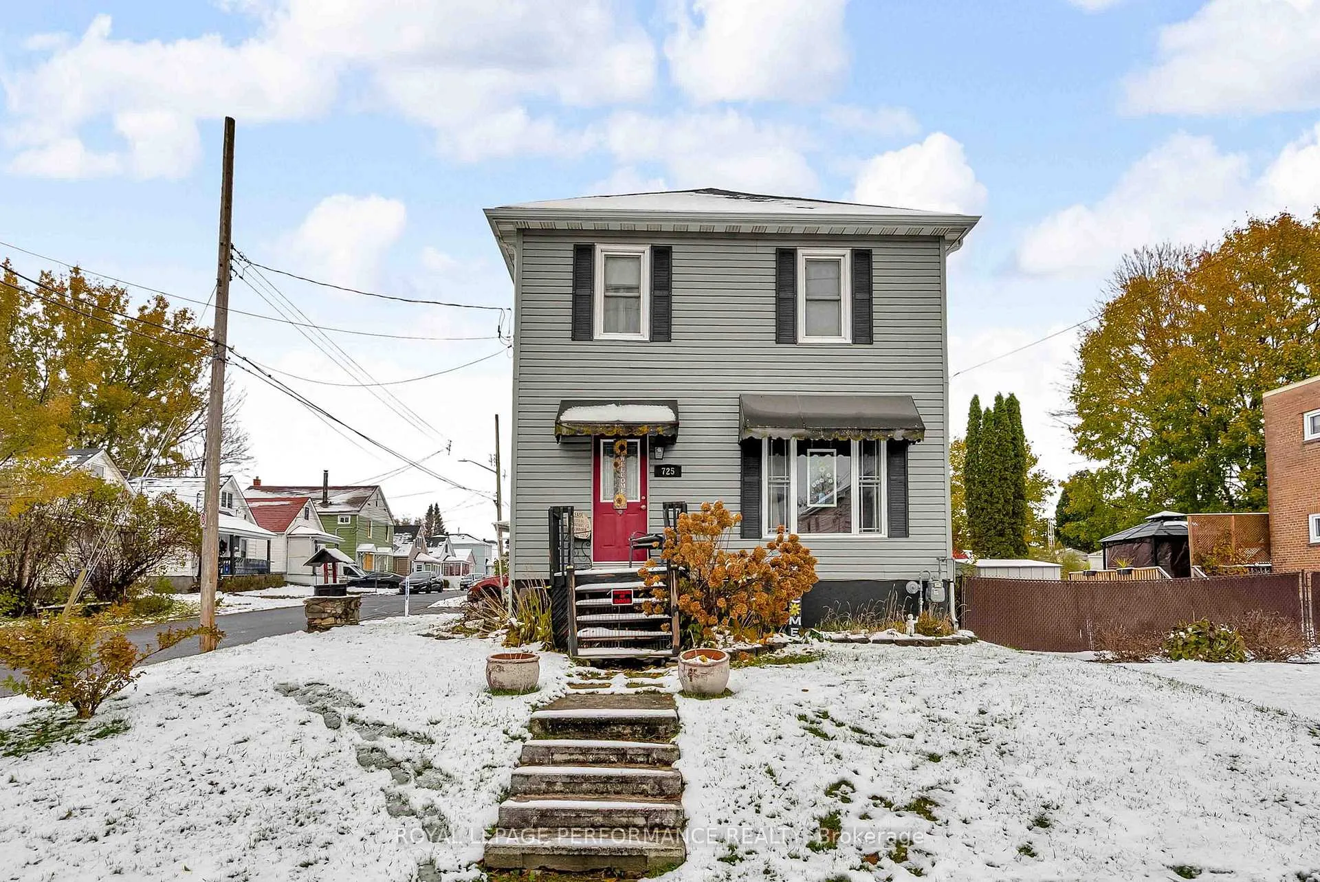 Photo 4 of 725 Gloucester Street N, Cornwall — HOMEH