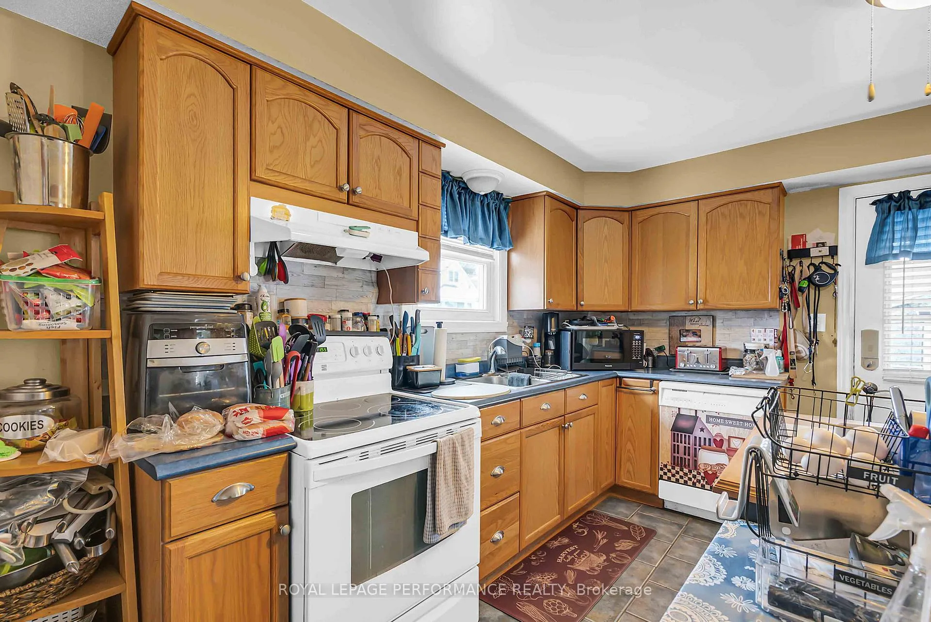 Photo 10 of 725 Gloucester Street N, Cornwall — HOMEH