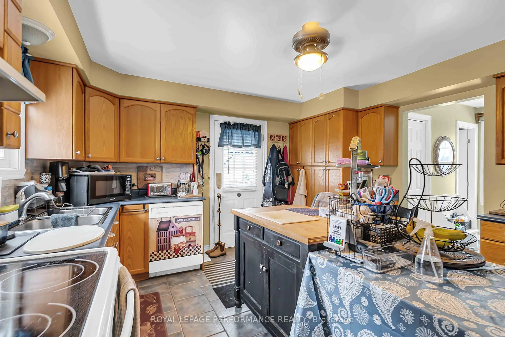 Photo 11 of 725 Gloucester Street N, Cornwall — HOMEH