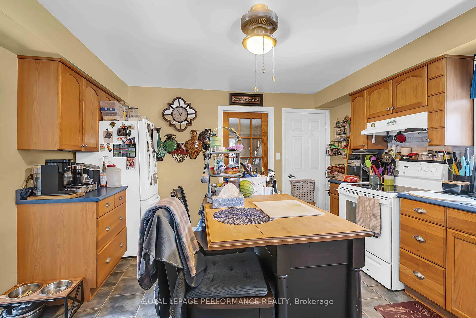 Photo 12 of 725 Gloucester Street N, Cornwall — HOMEH