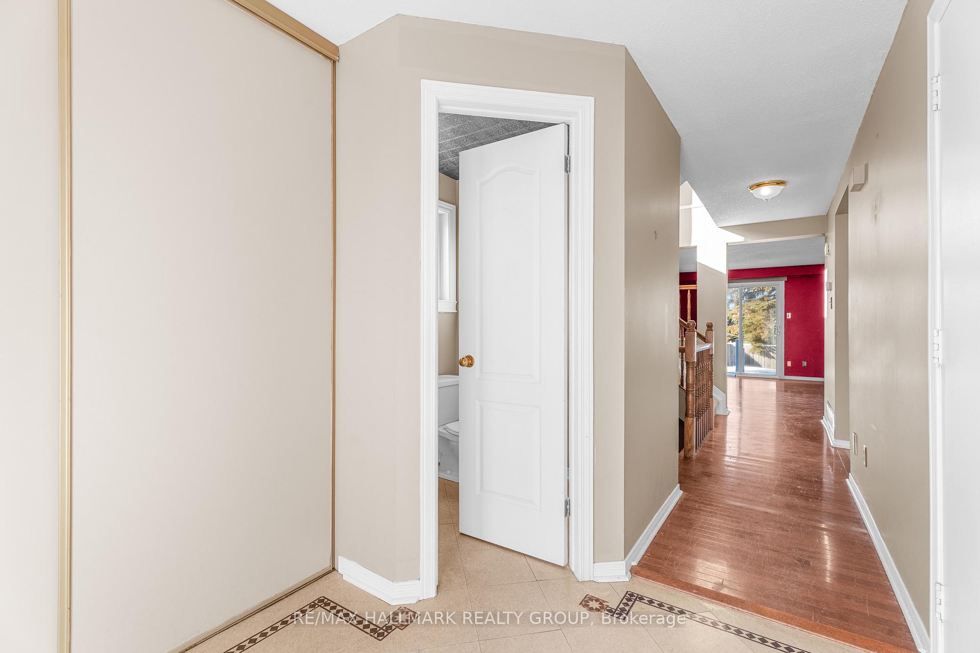 Photo 6 of 1812 Summerfields Crescent, Ottawa, Chapel Hill — HOMEH
