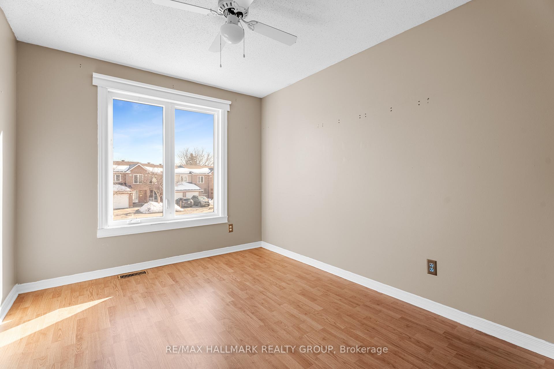 Photo 21 of 1812 Summerfields Crescent, Ottawa, Chapel Hill — HOMEH