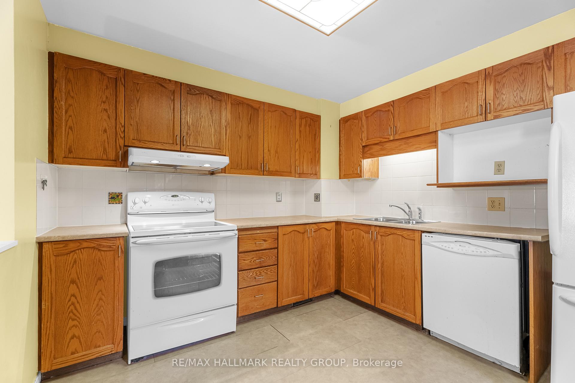Photo 28 of 1812 Summerfields Crescent, Ottawa, Chapel Hill — HOMEH