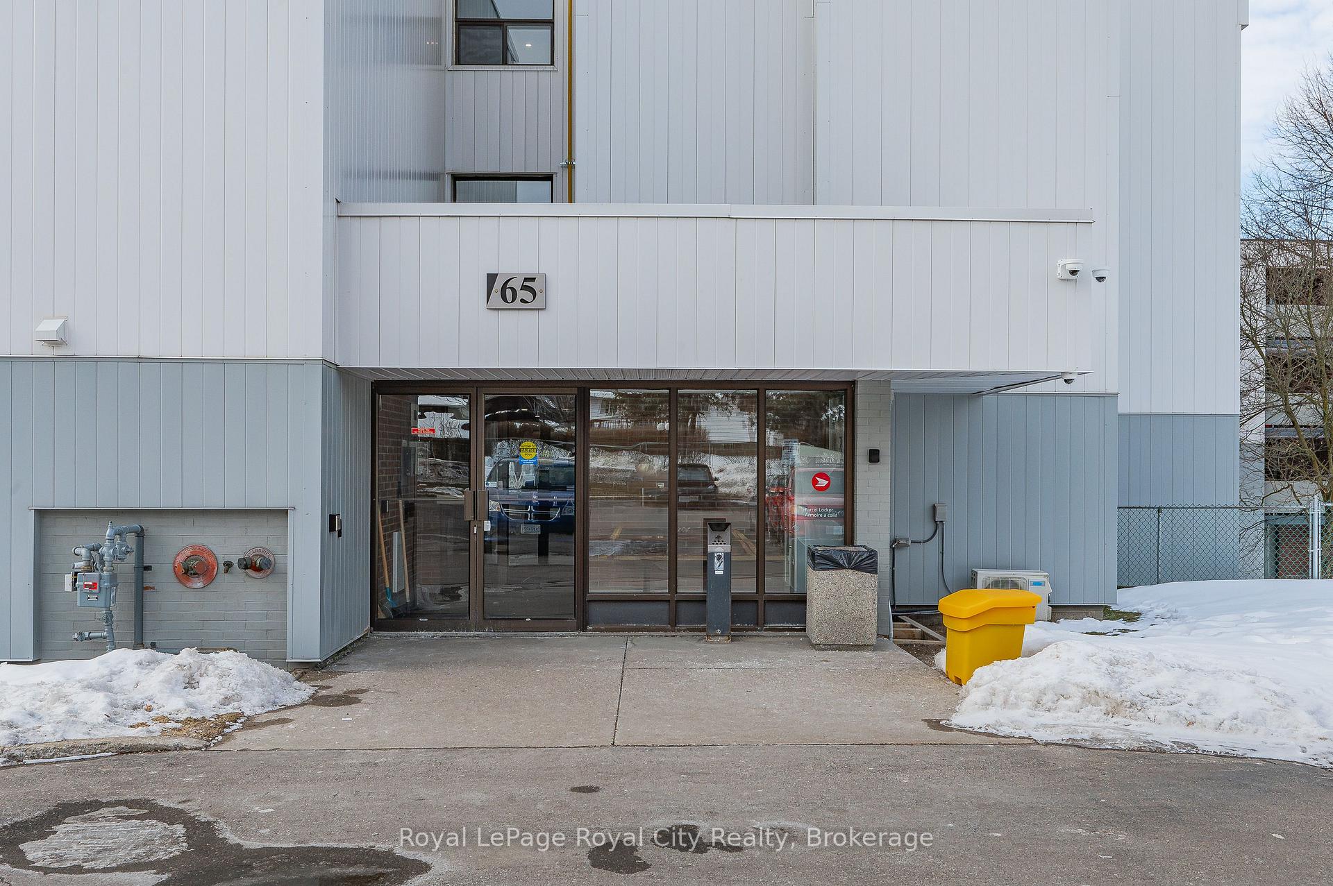 Photo 4 of Unit 210, 65 Silvercreek Parkway N, Guelph, Junction/Onward Willow — HOMEH