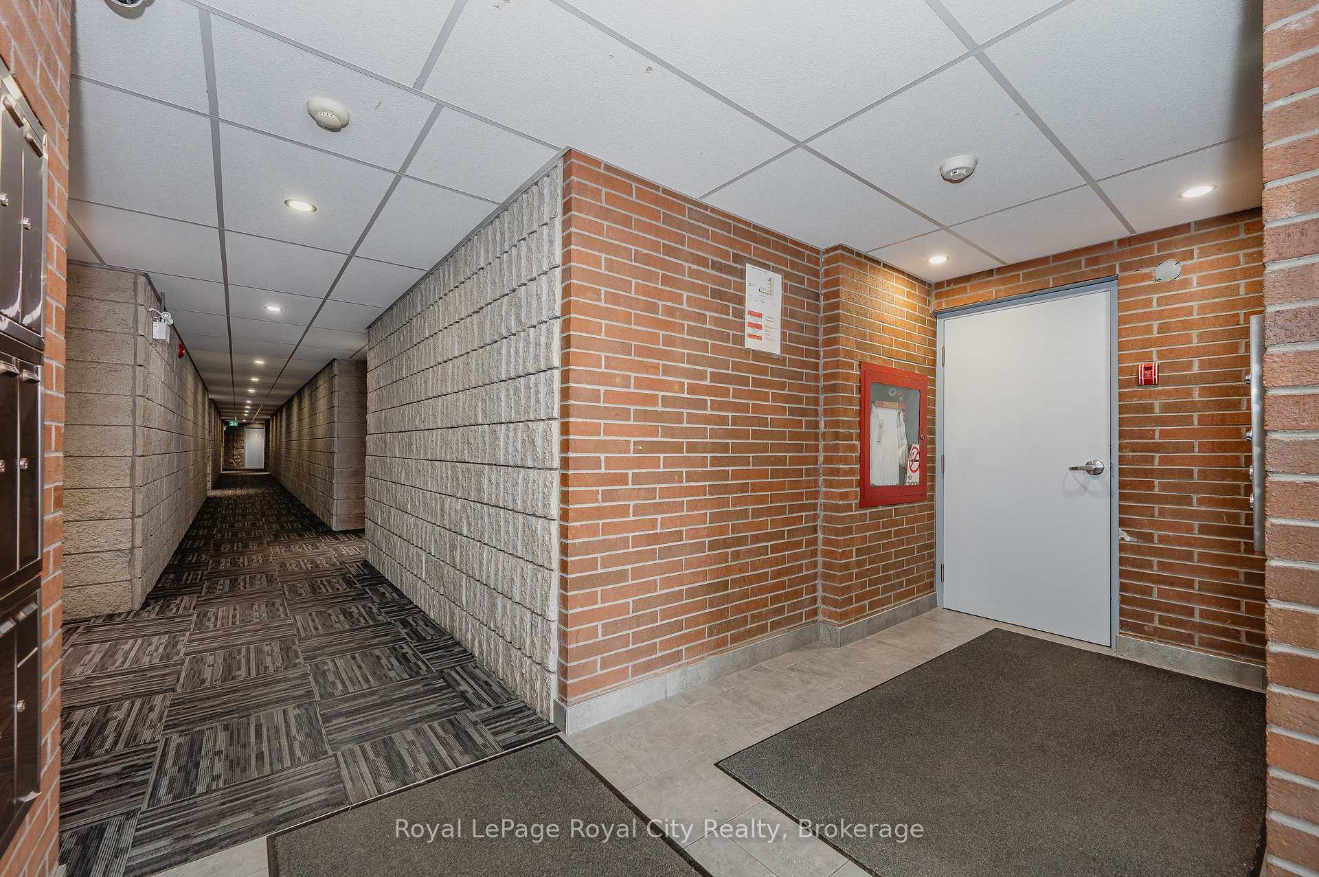 Photo 8 of Unit 210, 65 Silvercreek Parkway N, Guelph, Junction/Onward Willow — HOMEH