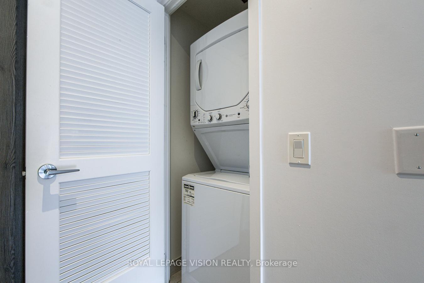 Photo 6 of Unit 3206, 25 Richmond Street E, Toronto, Church-Yonge Corridor — HOMEH