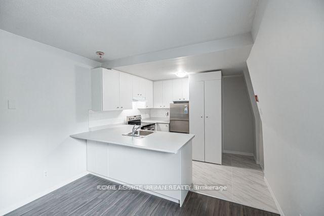 Photo 3 of Unit 202, 72 Wellesley Street E, Toronto, Church-Yonge Corridor — HOMEH