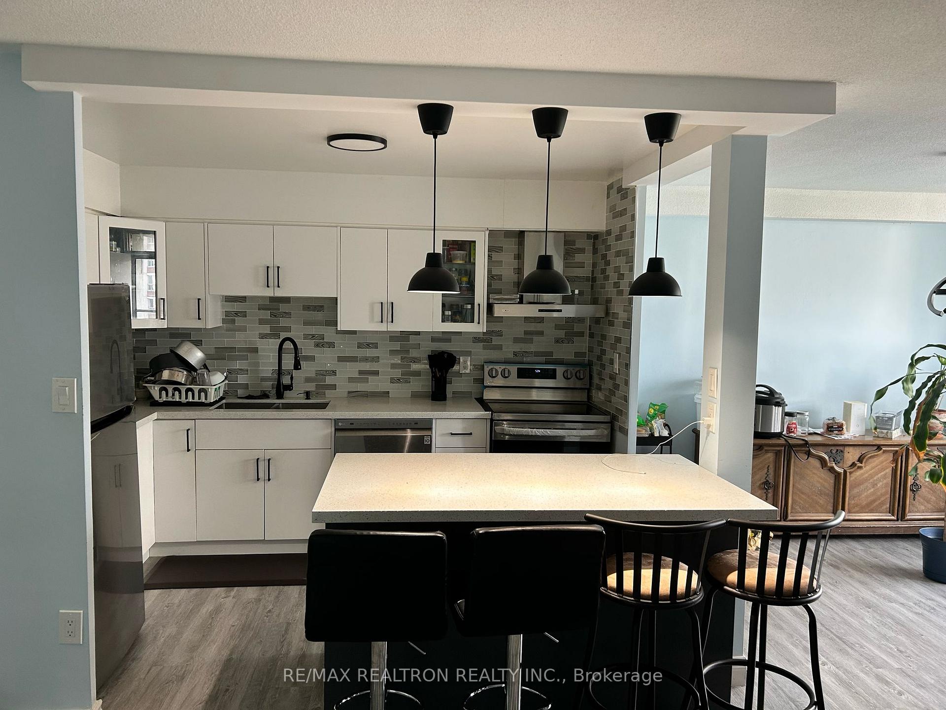 Photo 2 of Unit 317, 5 Shady Golfway, Toronto, Flemingdon Park — HOMEH