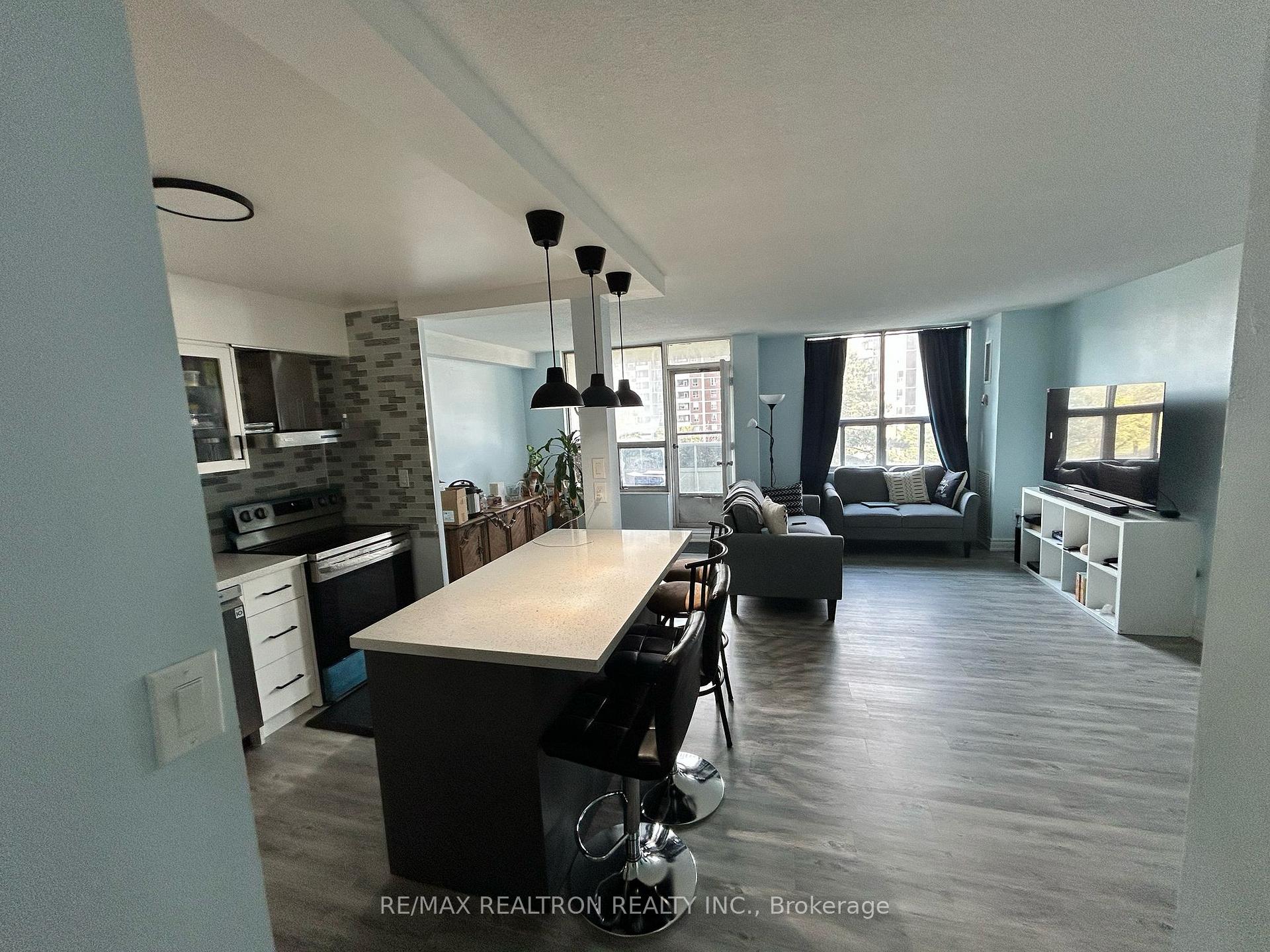 Photo 4 of Unit 317, 5 Shady Golfway, Toronto, Flemingdon Park — HOMEH