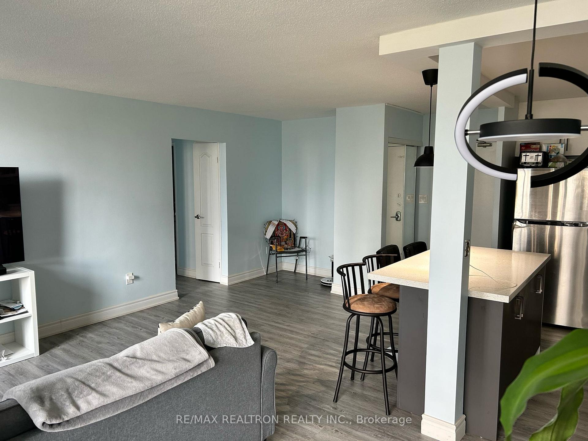Photo 5 of Unit 317, 5 Shady Golfway, Toronto, Flemingdon Park — HOMEH