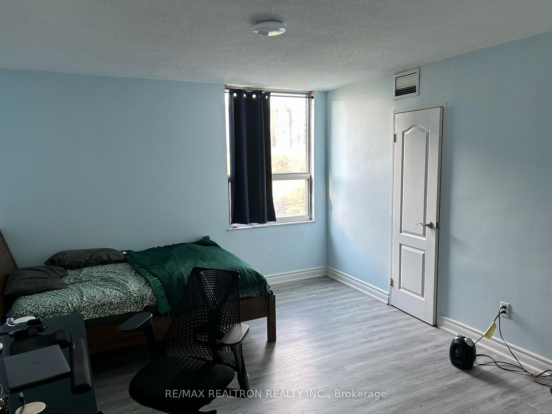 Photo 9 of Unit 317, 5 Shady Golfway, Toronto, Flemingdon Park — HOMEH