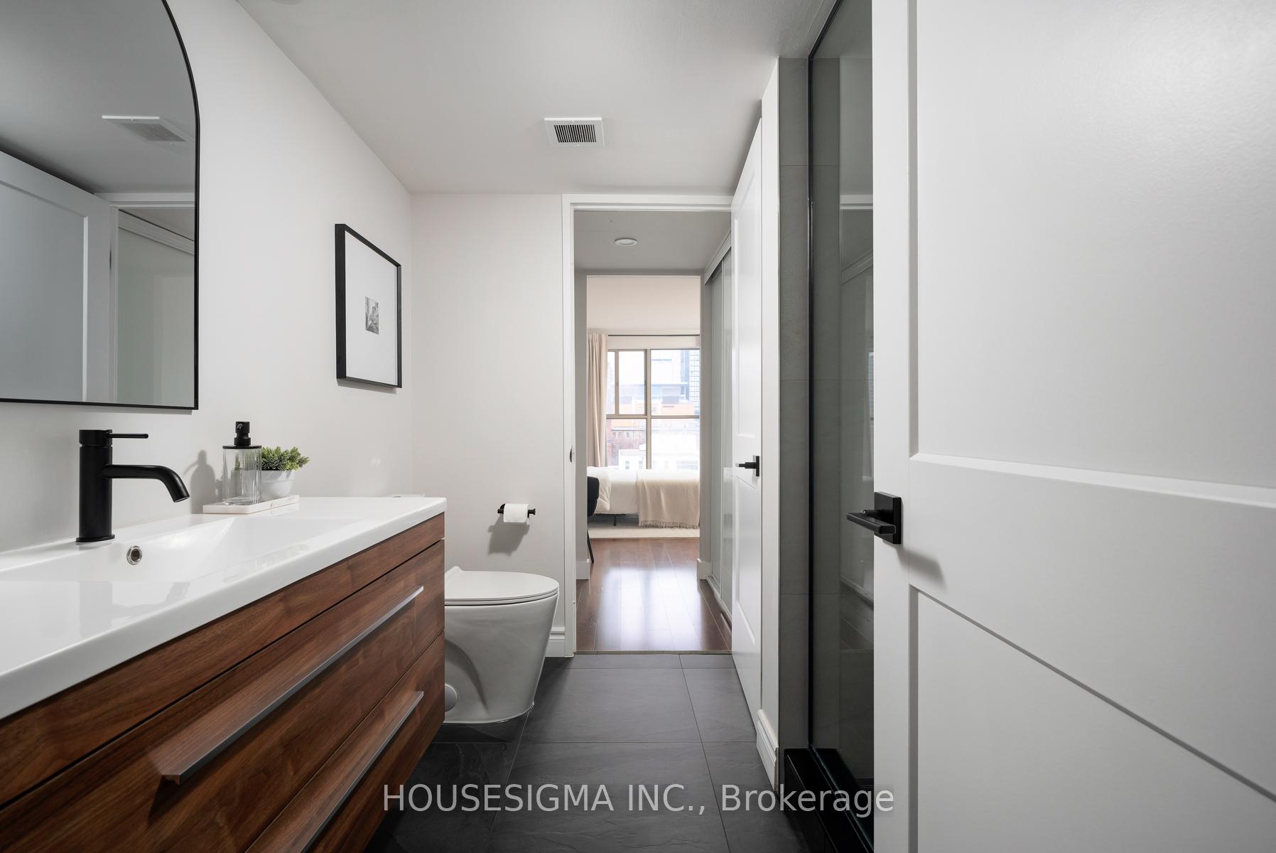 Photo 13 of Unit 827, 65 Scadding Avenue, Toronto, Waterfront Communities — HOMEH