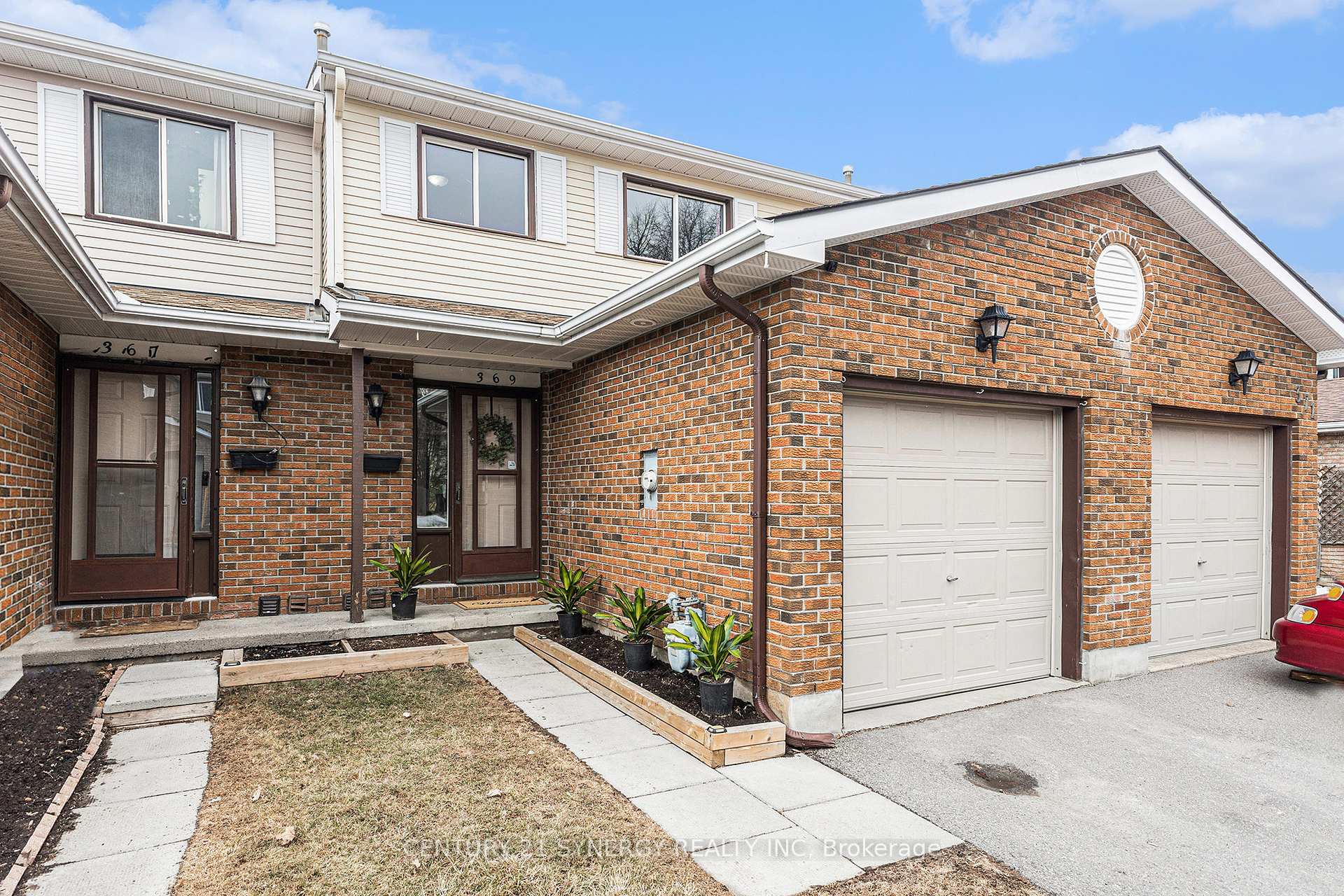Photo 3 of 369 Monica Crescent, Ottawa, Bilberry Creek/Queenswood Heights — HOMEH