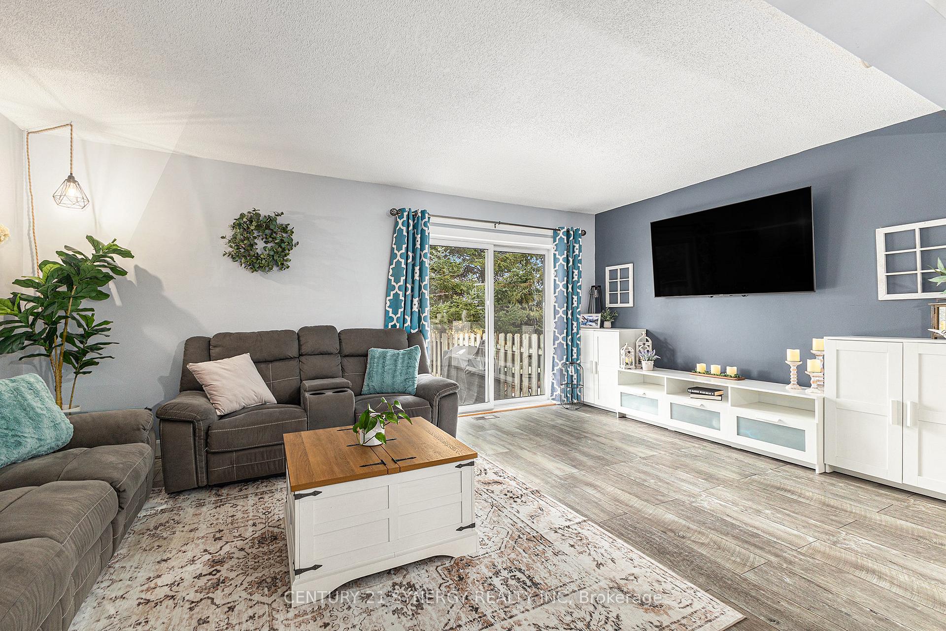 Photo 14 of 369 Monica Crescent, Ottawa, Bilberry Creek/Queenswood Heights — HOMEH