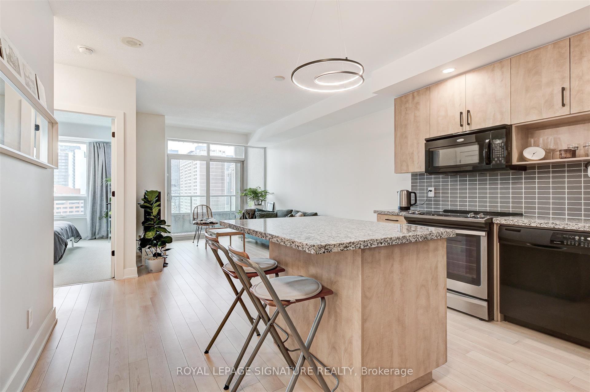 Front of Unit 1610, 120 Homewood Avenue
