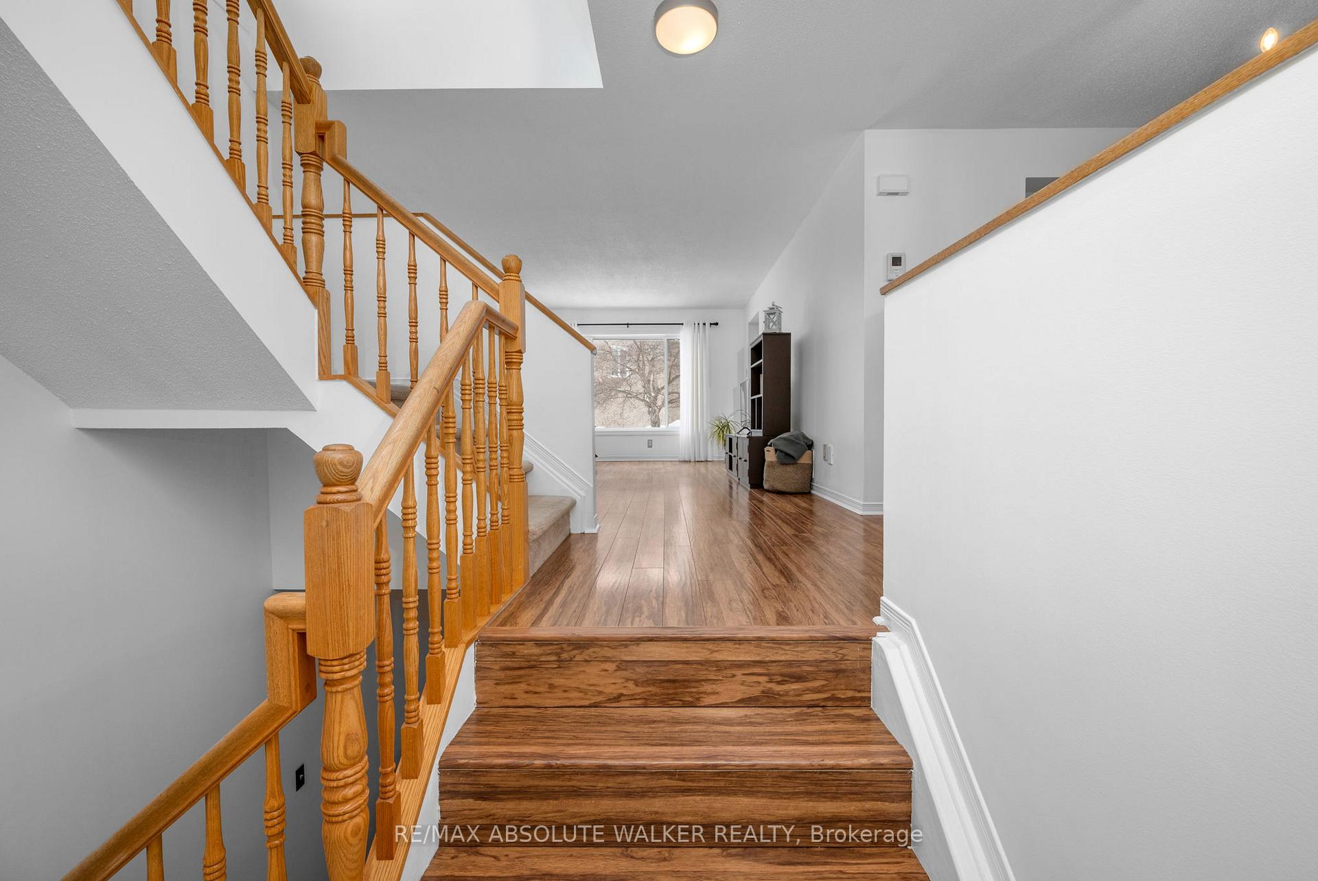Photo 2 of 1962 Maple Run Avenue, Ottawa, Chapel Hill — HOMEH