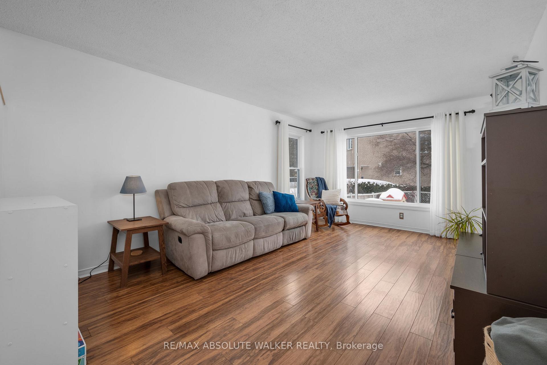 Photo 5 of 1962 Maple Run Avenue, Ottawa, Chapel Hill — HOMEH