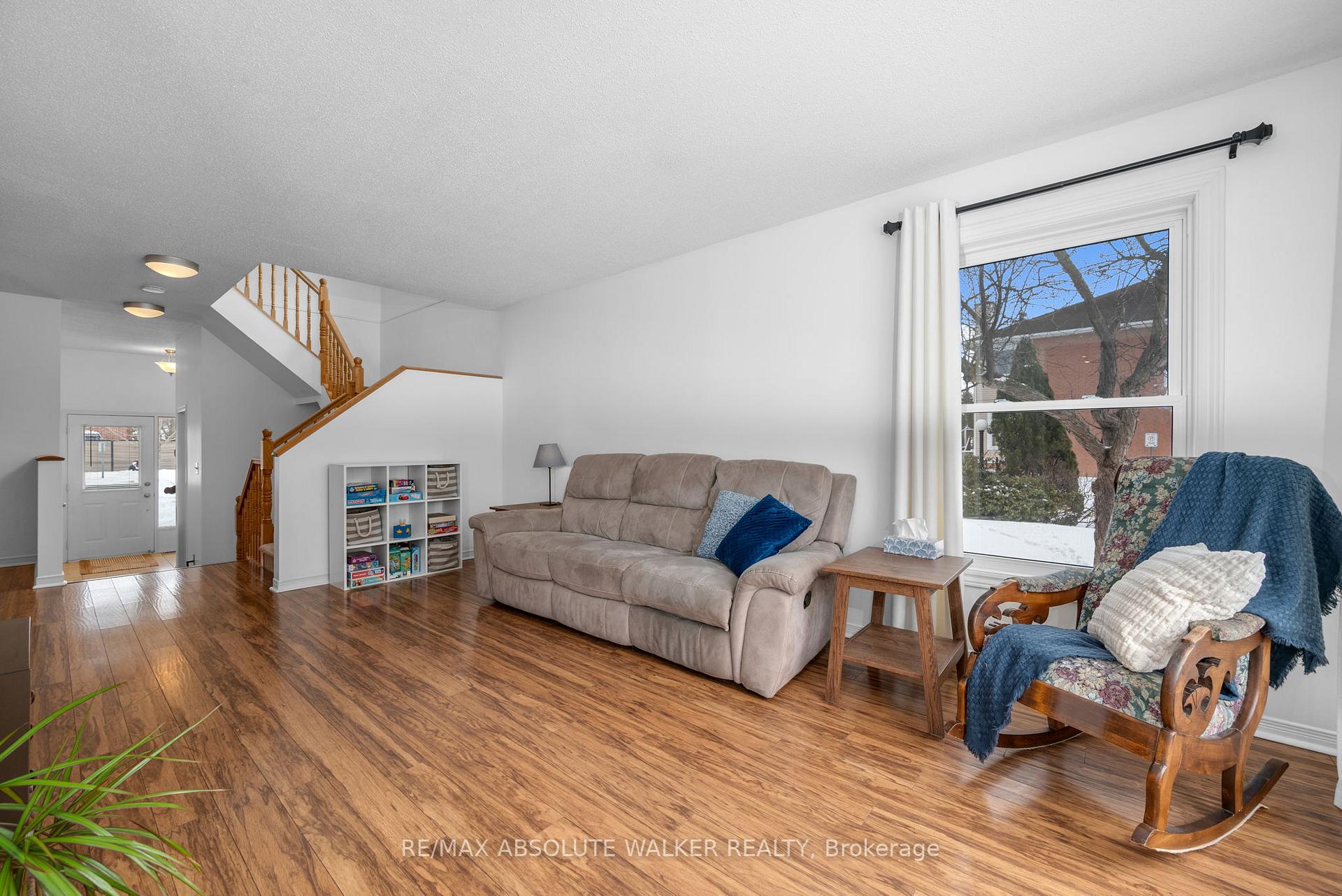 Photo 6 of 1962 Maple Run Avenue, Ottawa, Chapel Hill — HOMEH