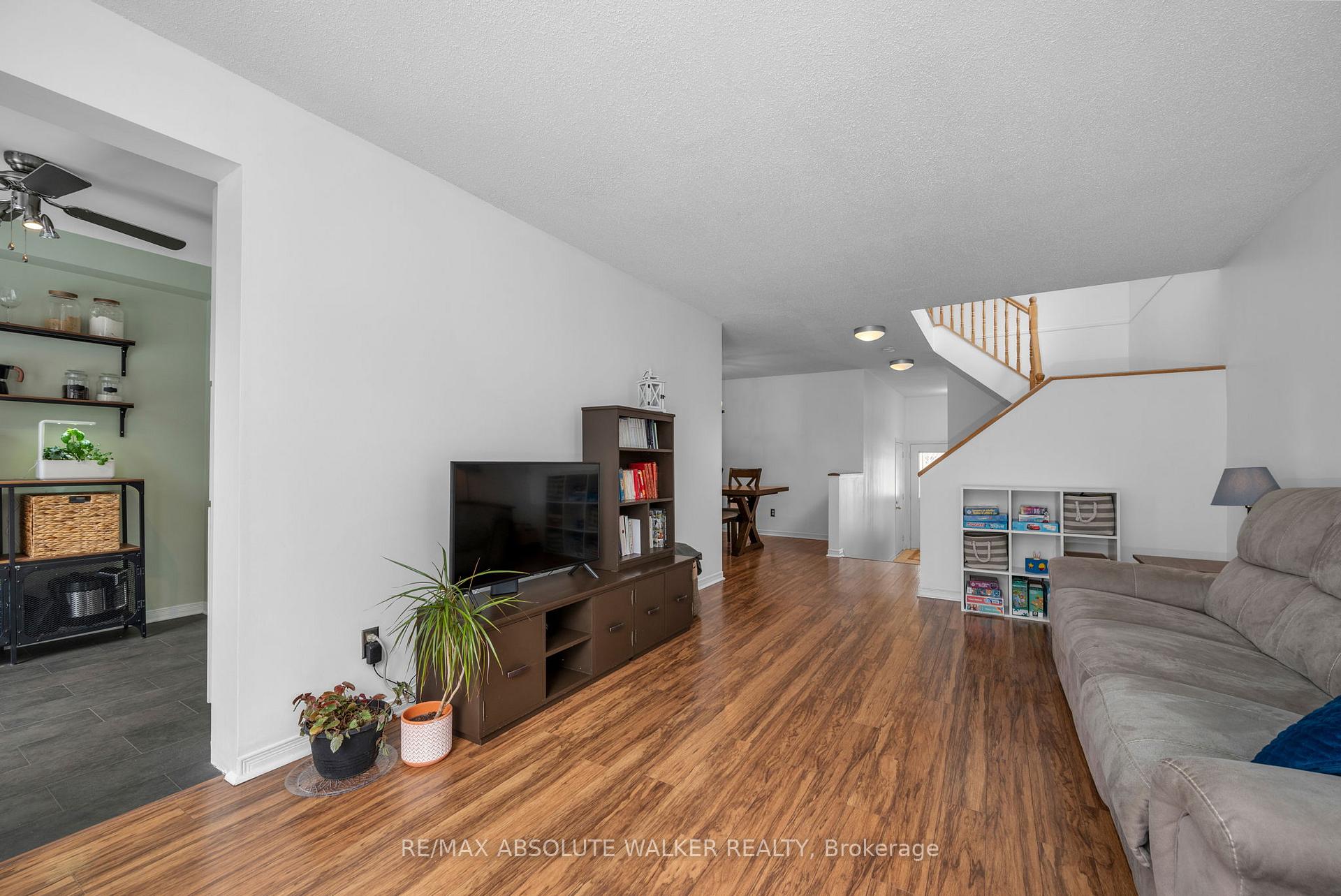Photo 7 of 1962 Maple Run Avenue, Ottawa, Chapel Hill — HOMEH