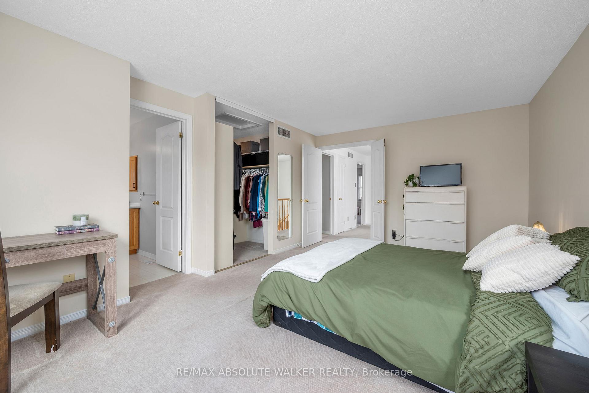 Photo 15 of 1962 Maple Run Avenue, Ottawa, Chapel Hill — HOMEH