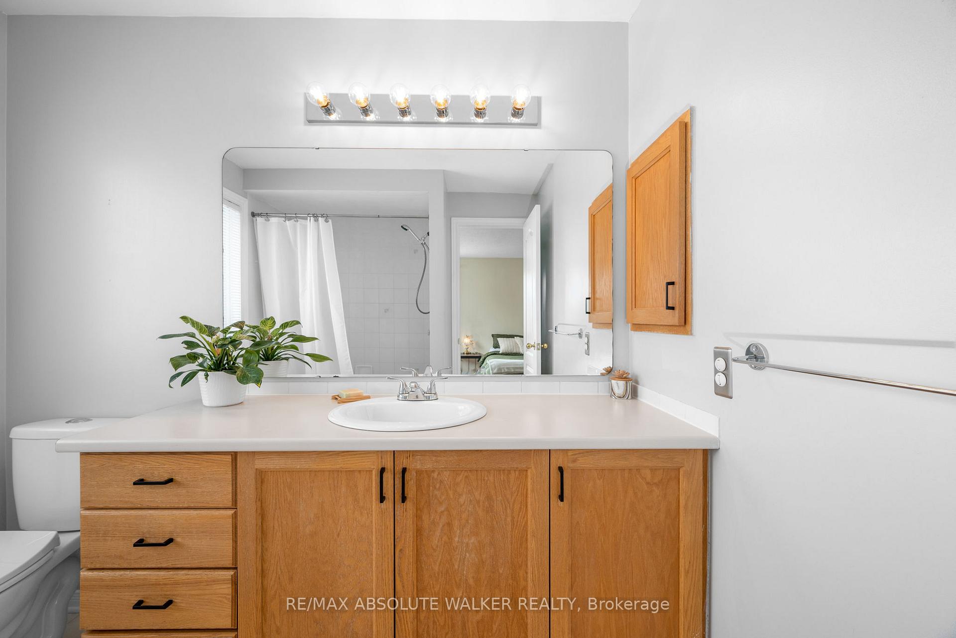Photo 16 of 1962 Maple Run Avenue, Ottawa, Chapel Hill — HOMEH