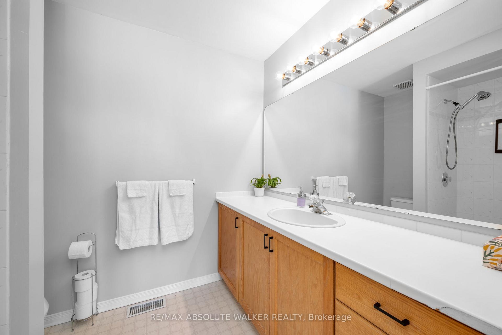 Photo 21 of 1962 Maple Run Avenue, Ottawa, Chapel Hill — HOMEH