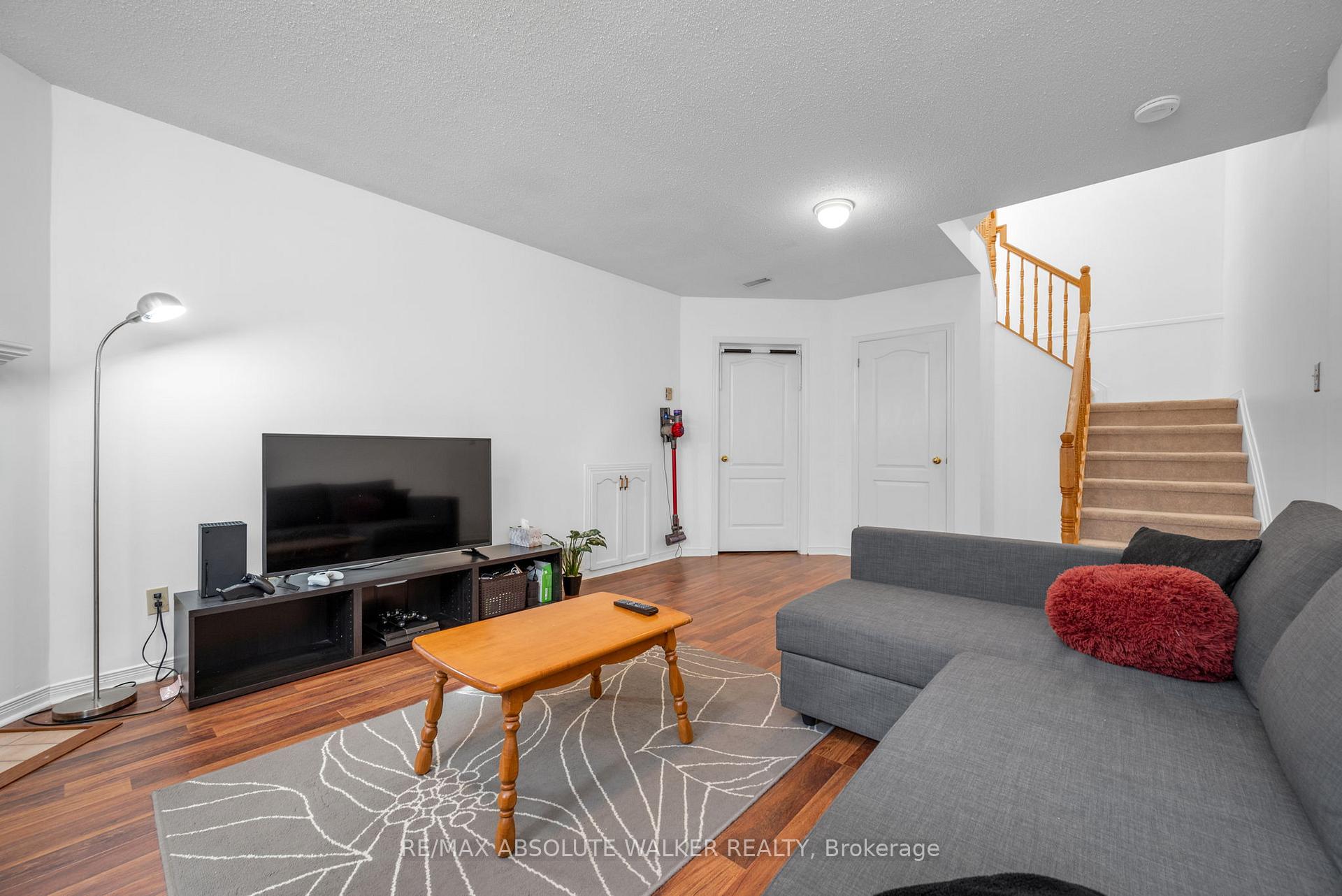 Photo 24 of 1962 Maple Run Avenue, Ottawa, Chapel Hill — HOMEH