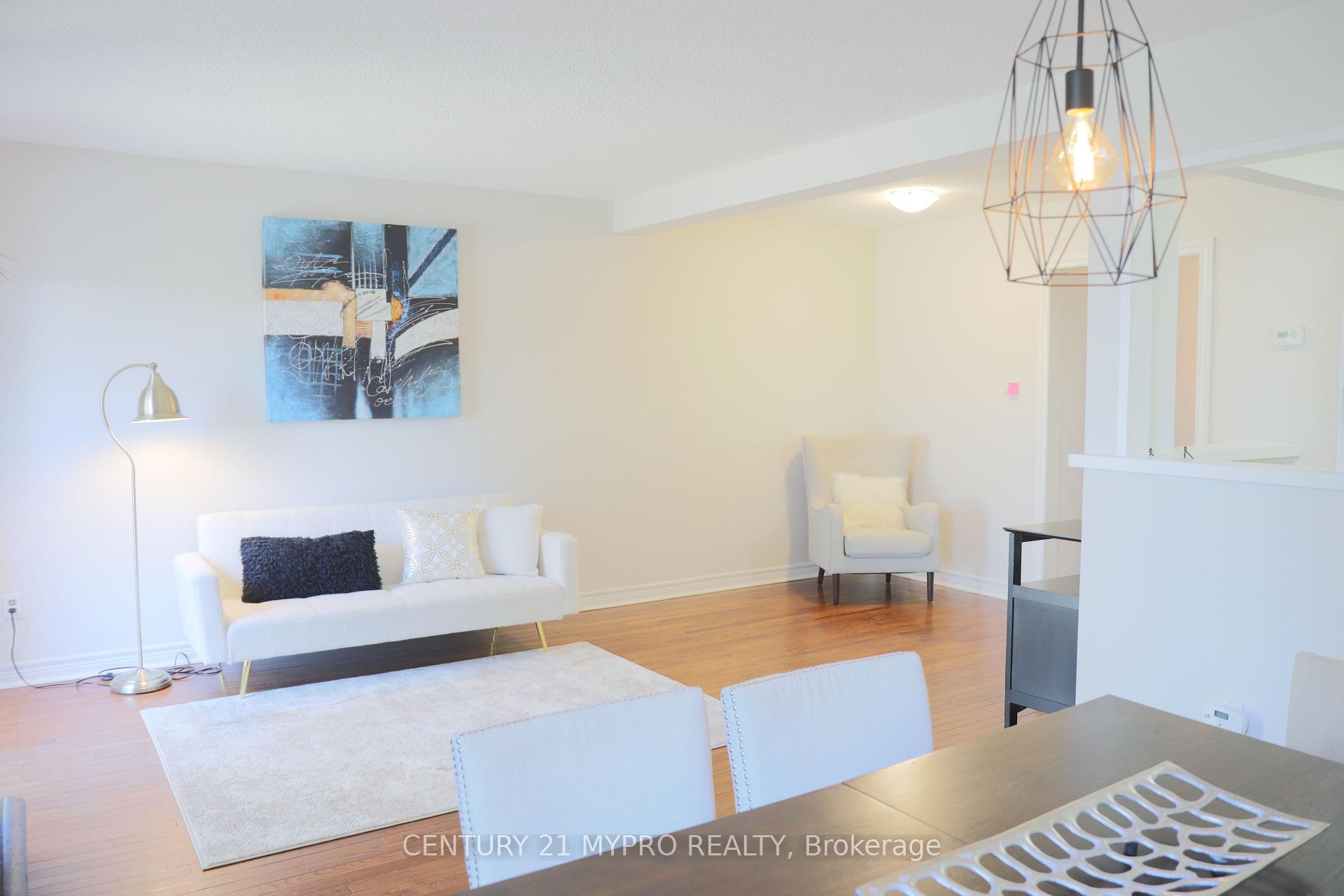 Photo 3 of Unit 18, 105 Carlton Road, Markham, Unionville — HOMEH