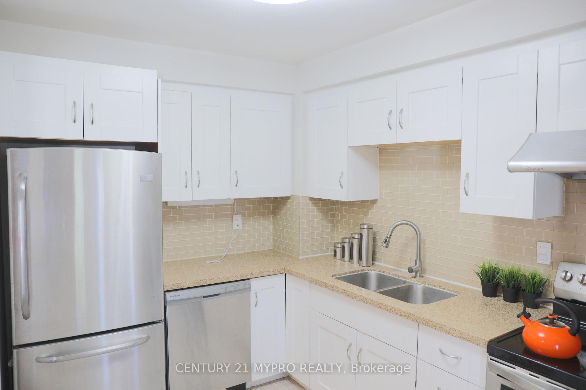 Photo 5 of Unit 18, 105 Carlton Road, Markham, Unionville — HOMEH