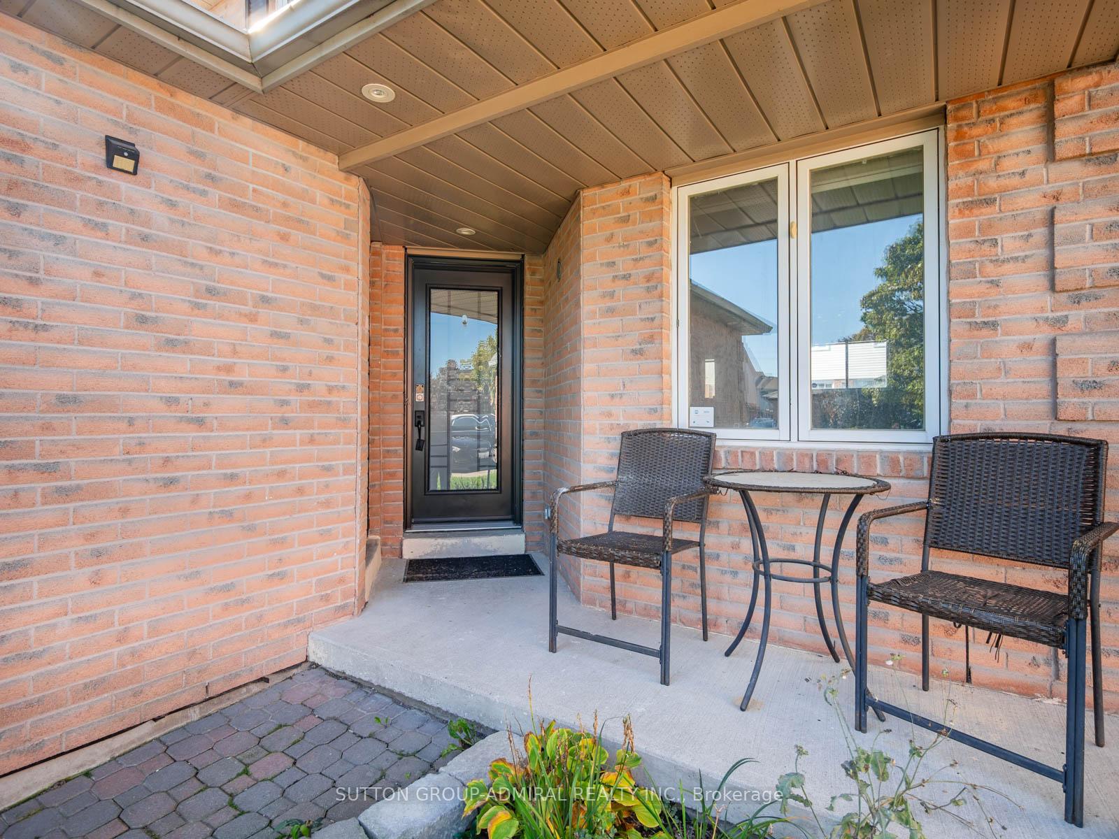 Photo 2 of 93 McMann Crescent, Clarington, Courtice — HOMEH
