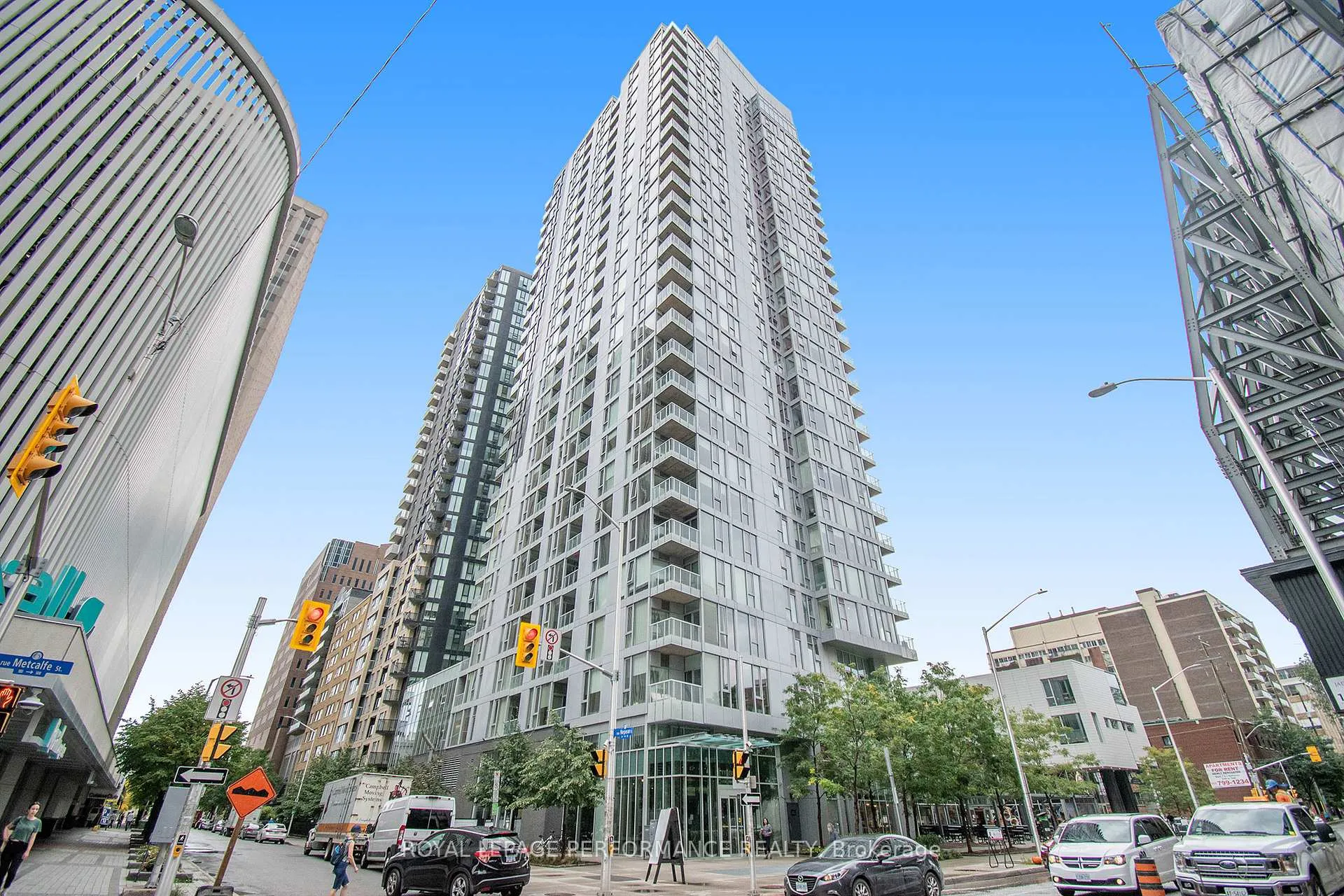 Front of Unit 1805, 179 Metcalfe Street