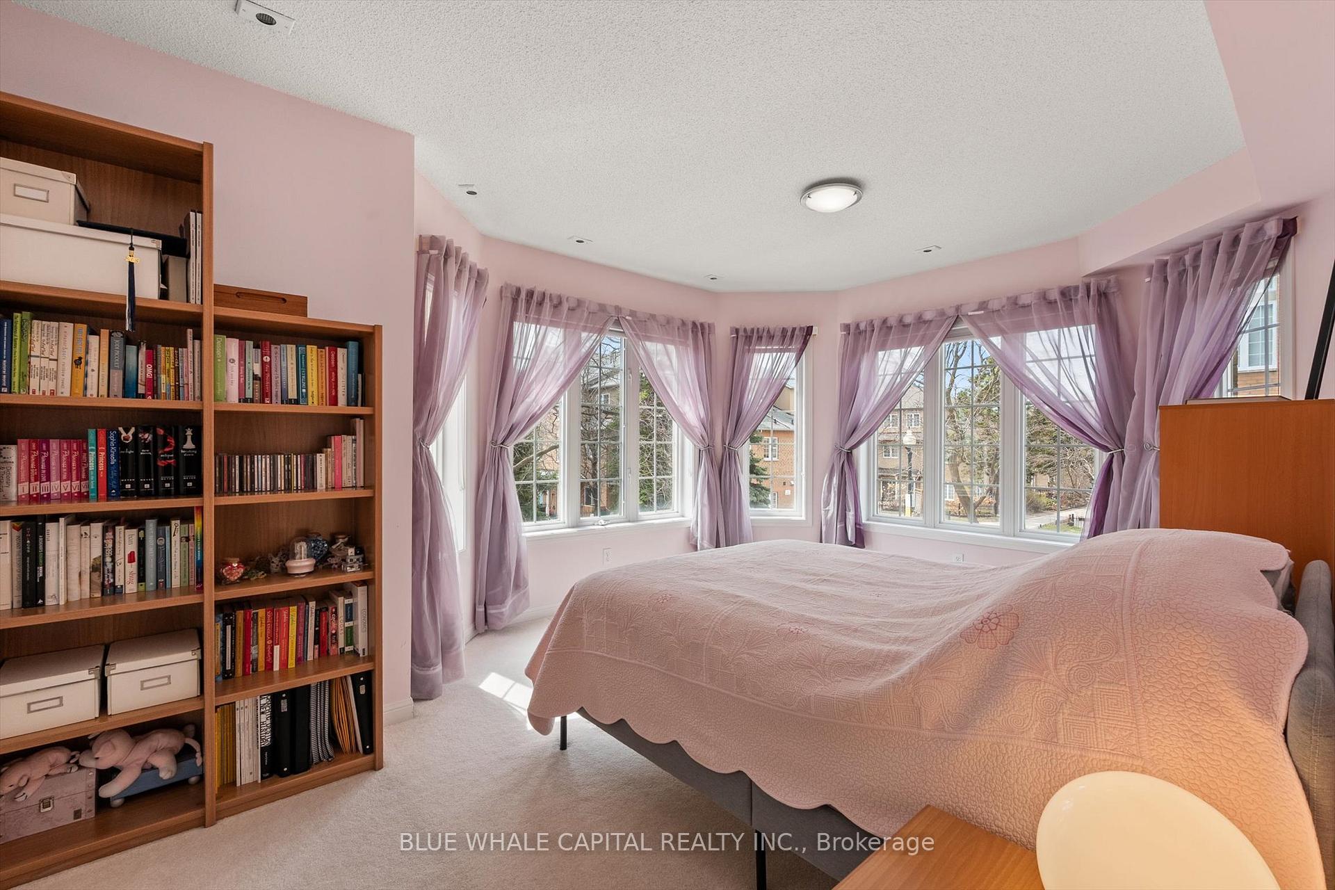 Photo 3 of Unit 01, 23 St.Moritz Way, Markham, Unionville — HOMEH