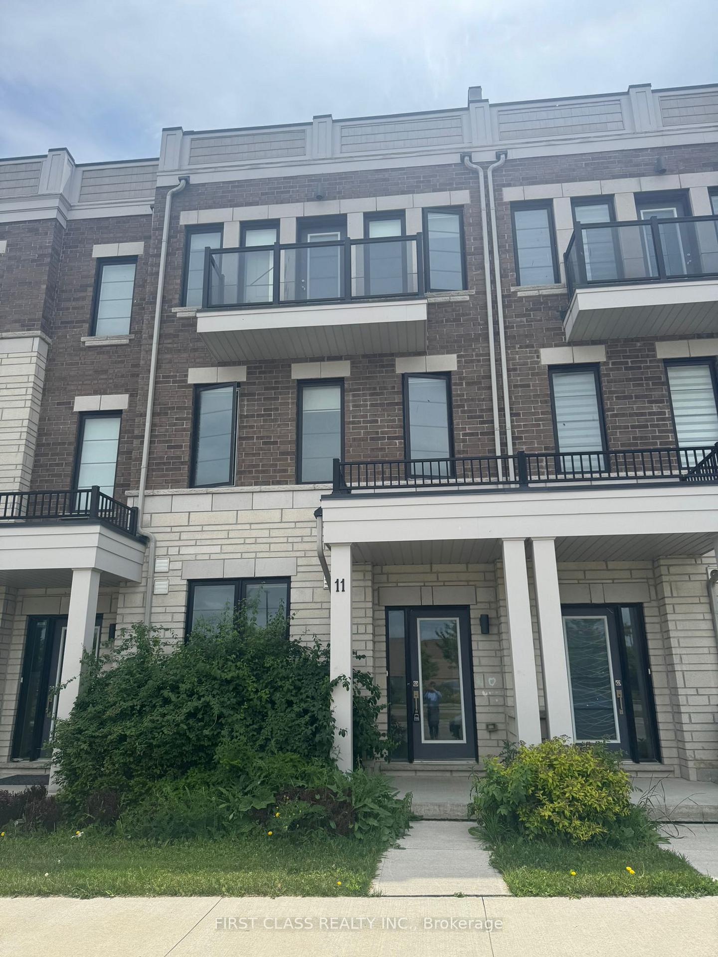 Photo 1 of 11 Prince William Boulevard, Clarington, Bowmanville — HOMEH