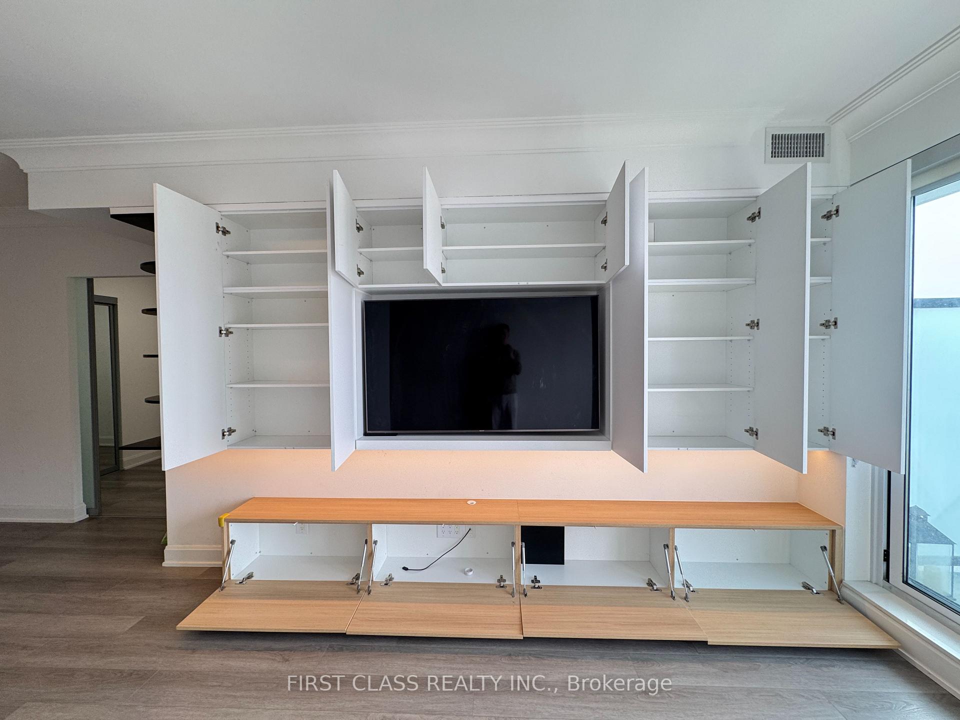 Photo 3 of Unit 707, 8 Water Walk Drive, Markham, Unionville — HOMEH
