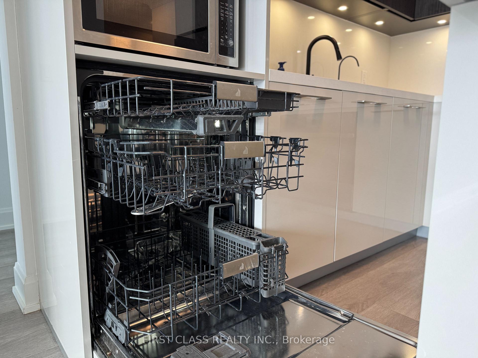 Photo 7 of Unit 707, 8 Water Walk Drive, Markham, Unionville — HOMEH