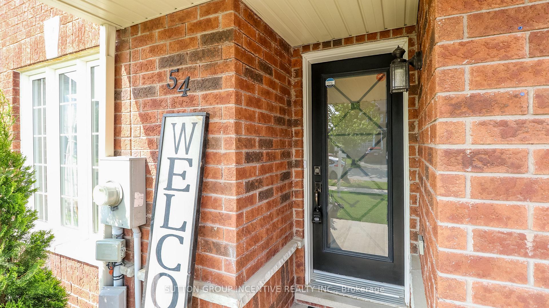 Photo 3 of 54 Succession Crescent, Barrie, Innis-Shore — HOMEH