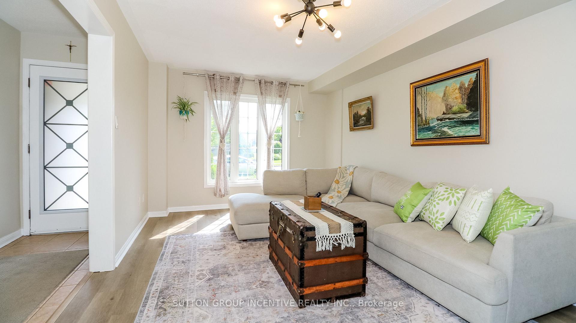 Photo 6 of 54 Succession Crescent, Barrie, Innis-Shore — HOMEH
