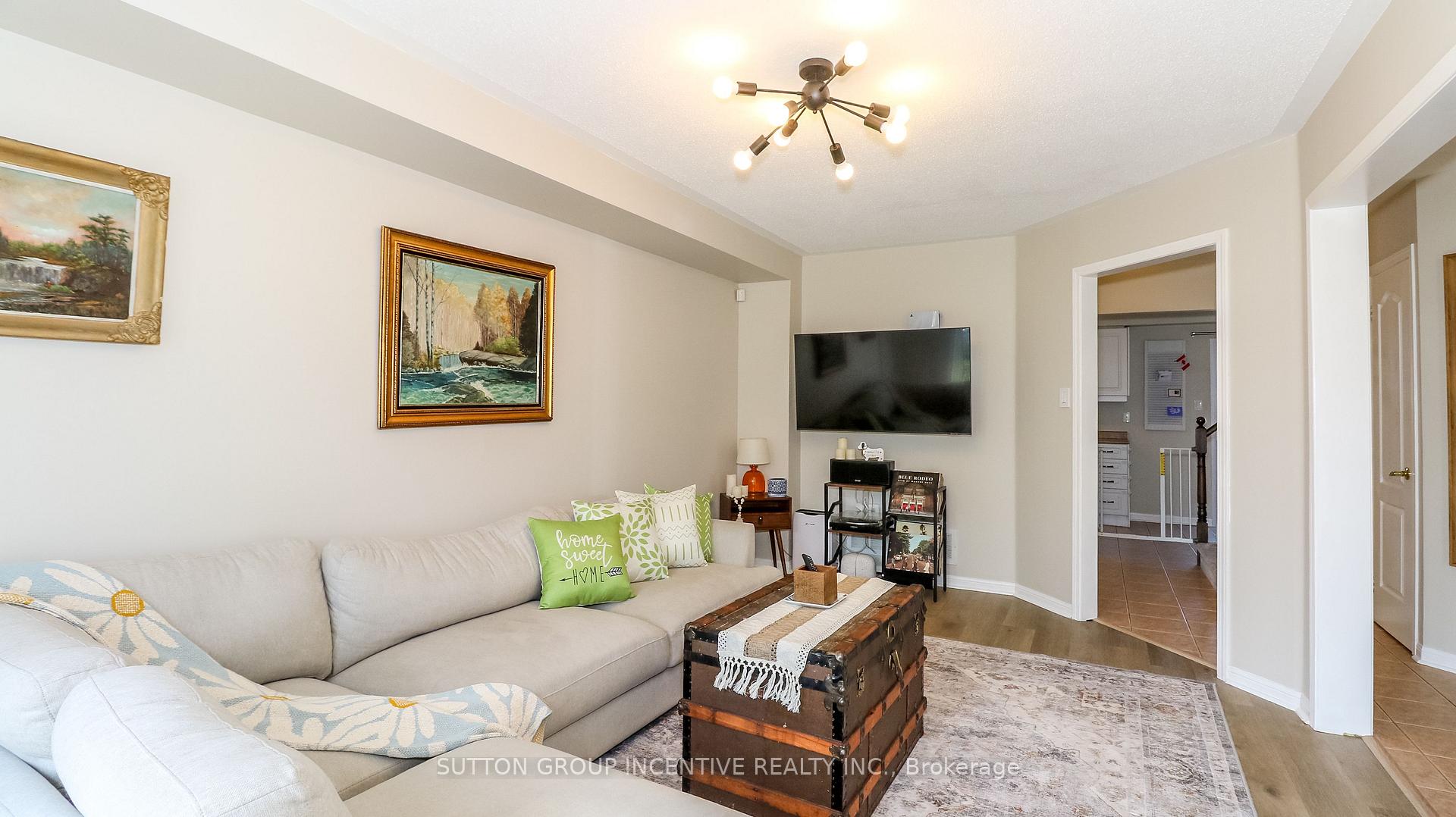 Photo 7 of 54 Succession Crescent, Barrie, Innis-Shore — HOMEH
