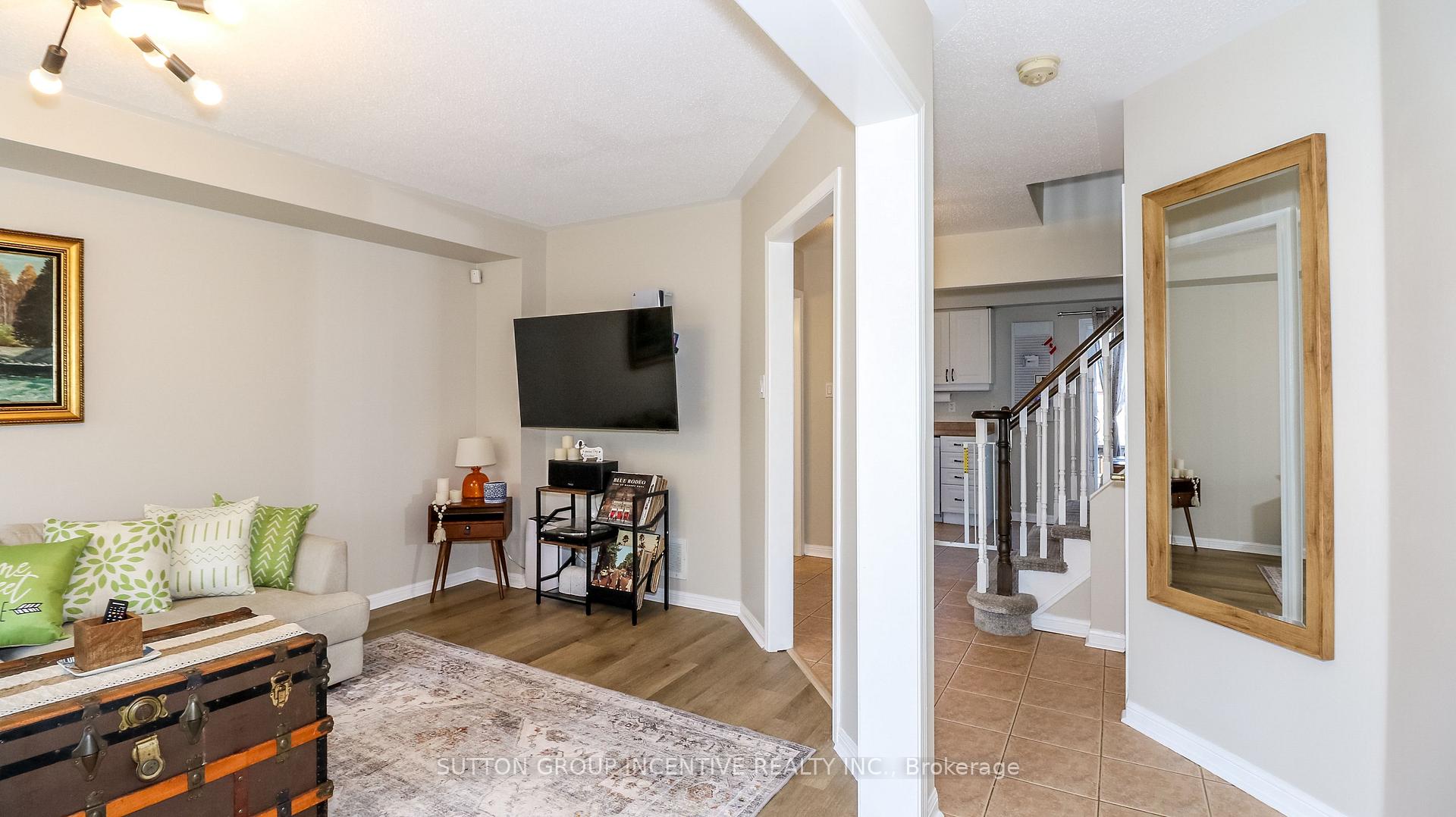 Photo 8 of 54 Succession Crescent, Barrie, Innis-Shore — HOMEH