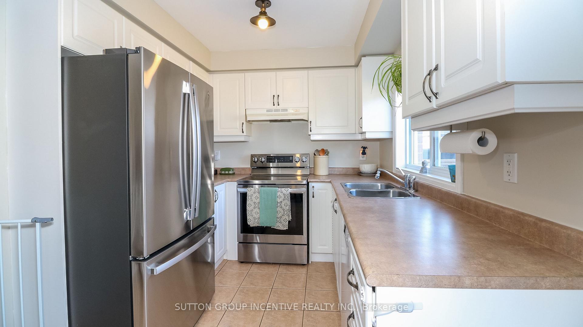 Photo 9 of 54 Succession Crescent, Barrie, Innis-Shore — HOMEH