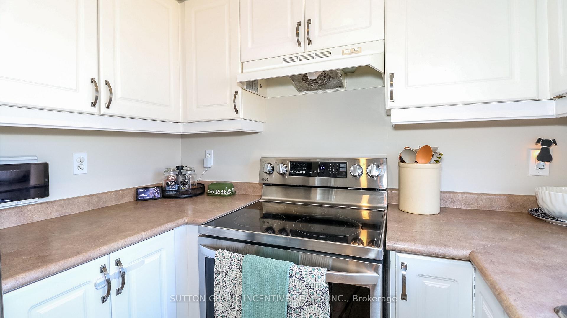Photo 10 of 54 Succession Crescent, Barrie, Innis-Shore — HOMEH